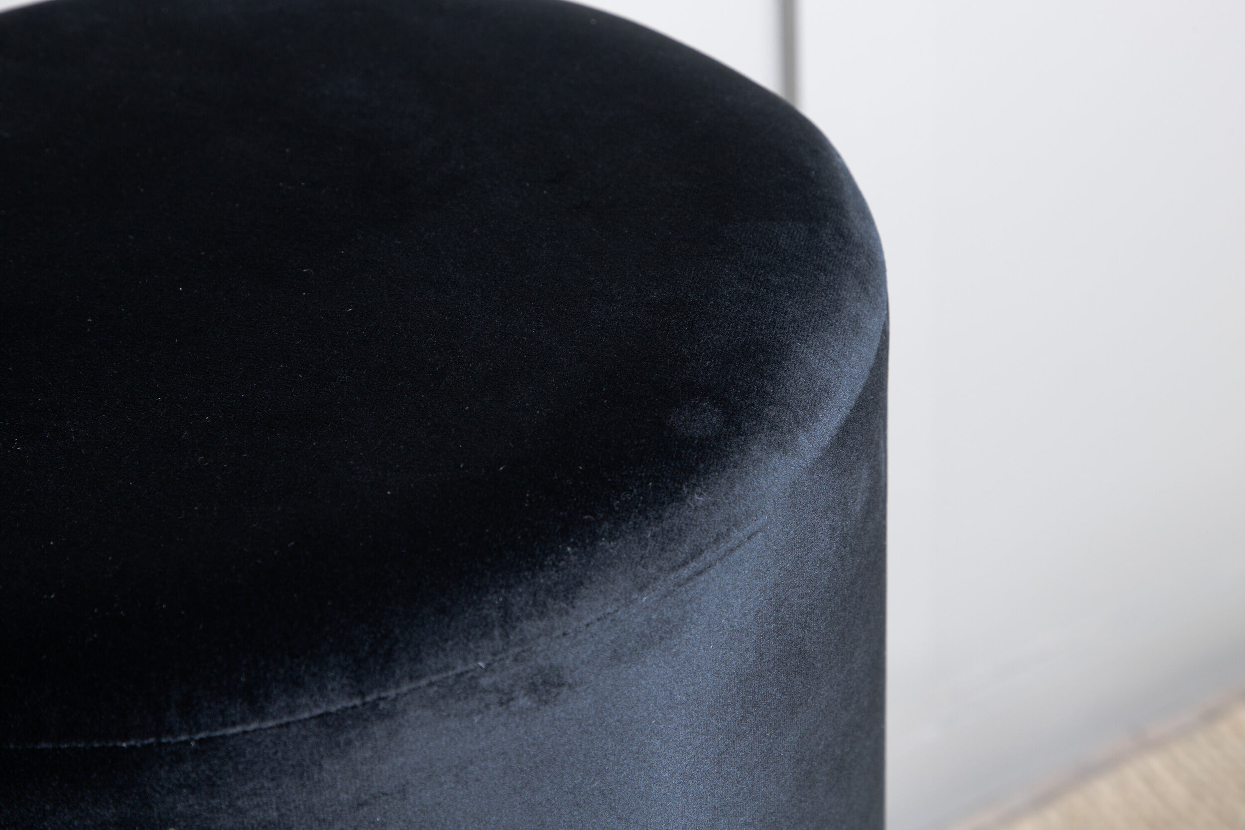 Nohr Poef 'Jarron' Velvet, kleur Zwart