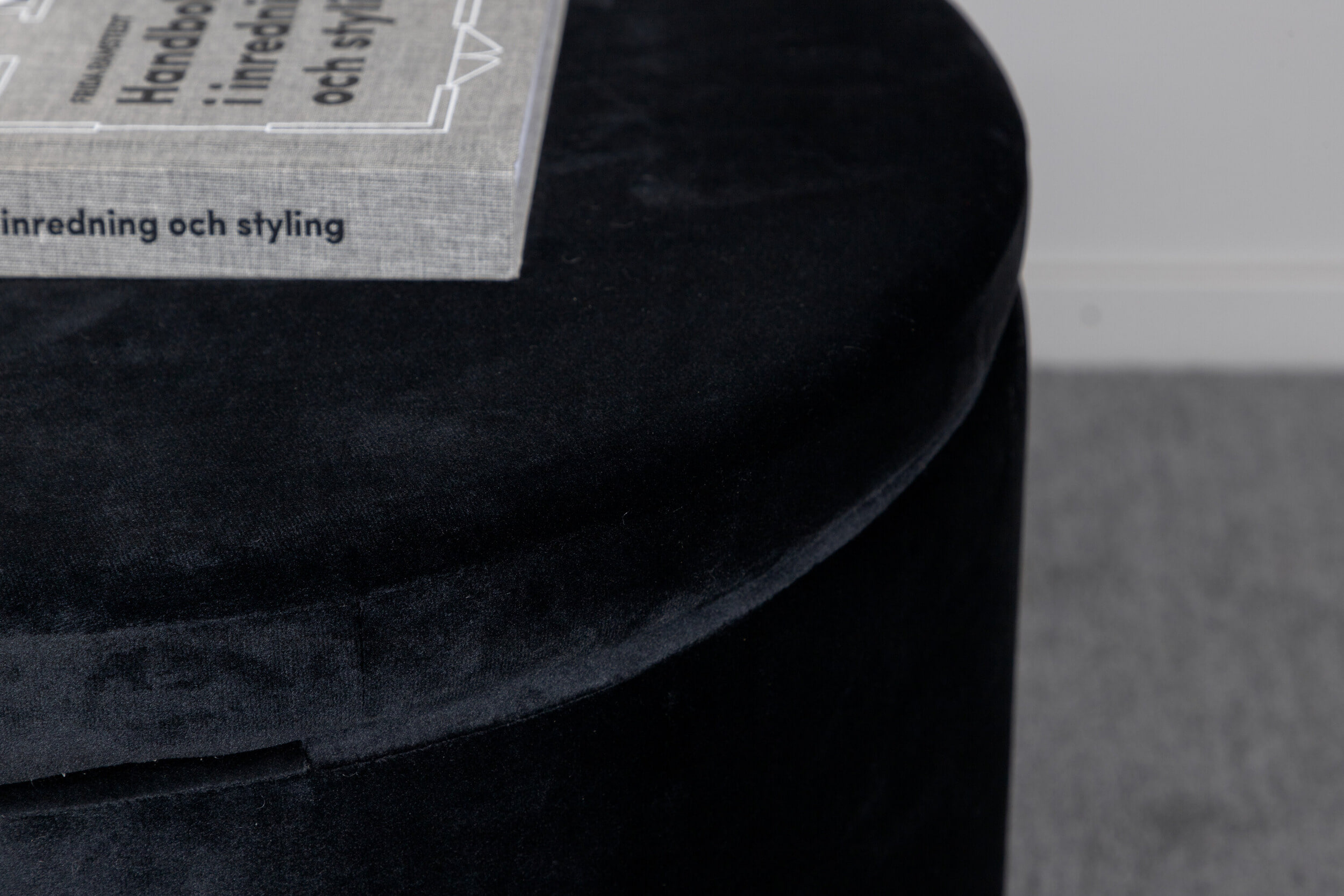 Nohr Poef 'Geralyn' Velvet, kleur Zwart