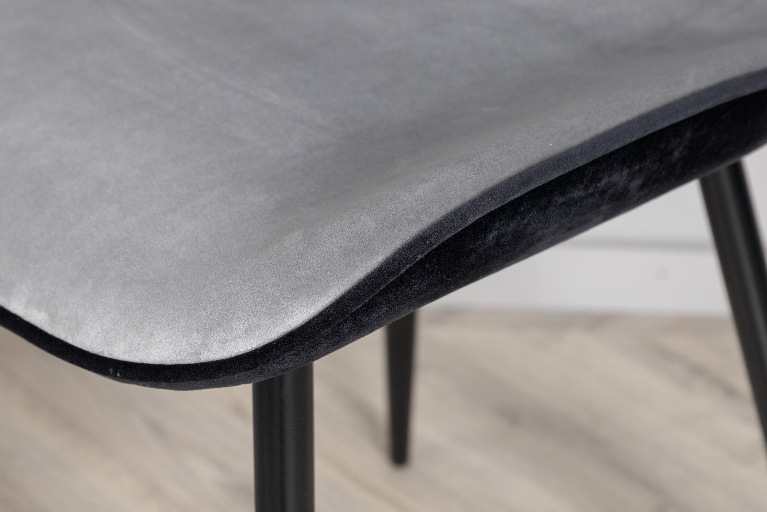 Nohr Eetkamerstoel 'Lyzette' Velvet, kleur Grijs/Zwart