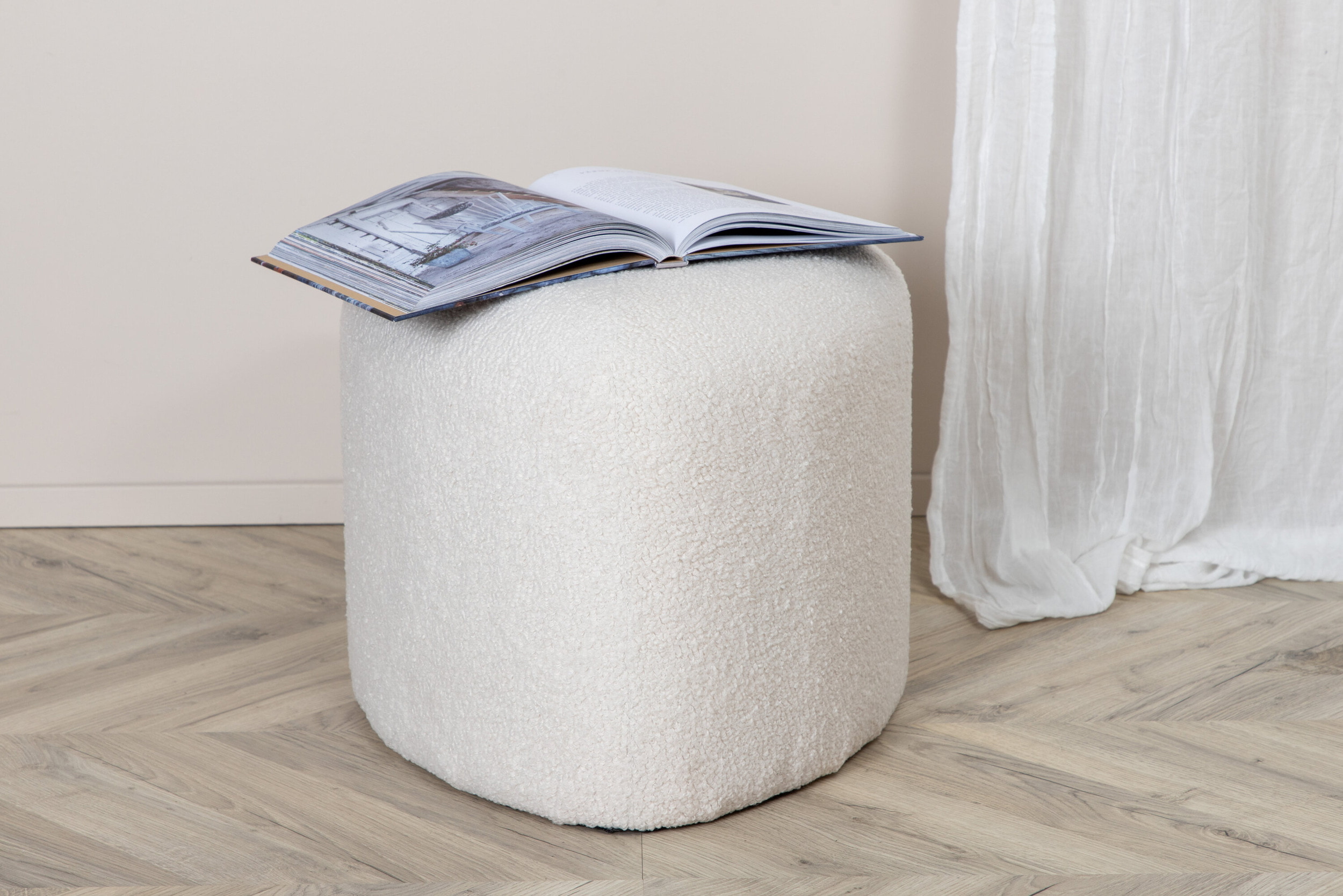 Nohr Poef 'Liem' Teddy, kleur Off White