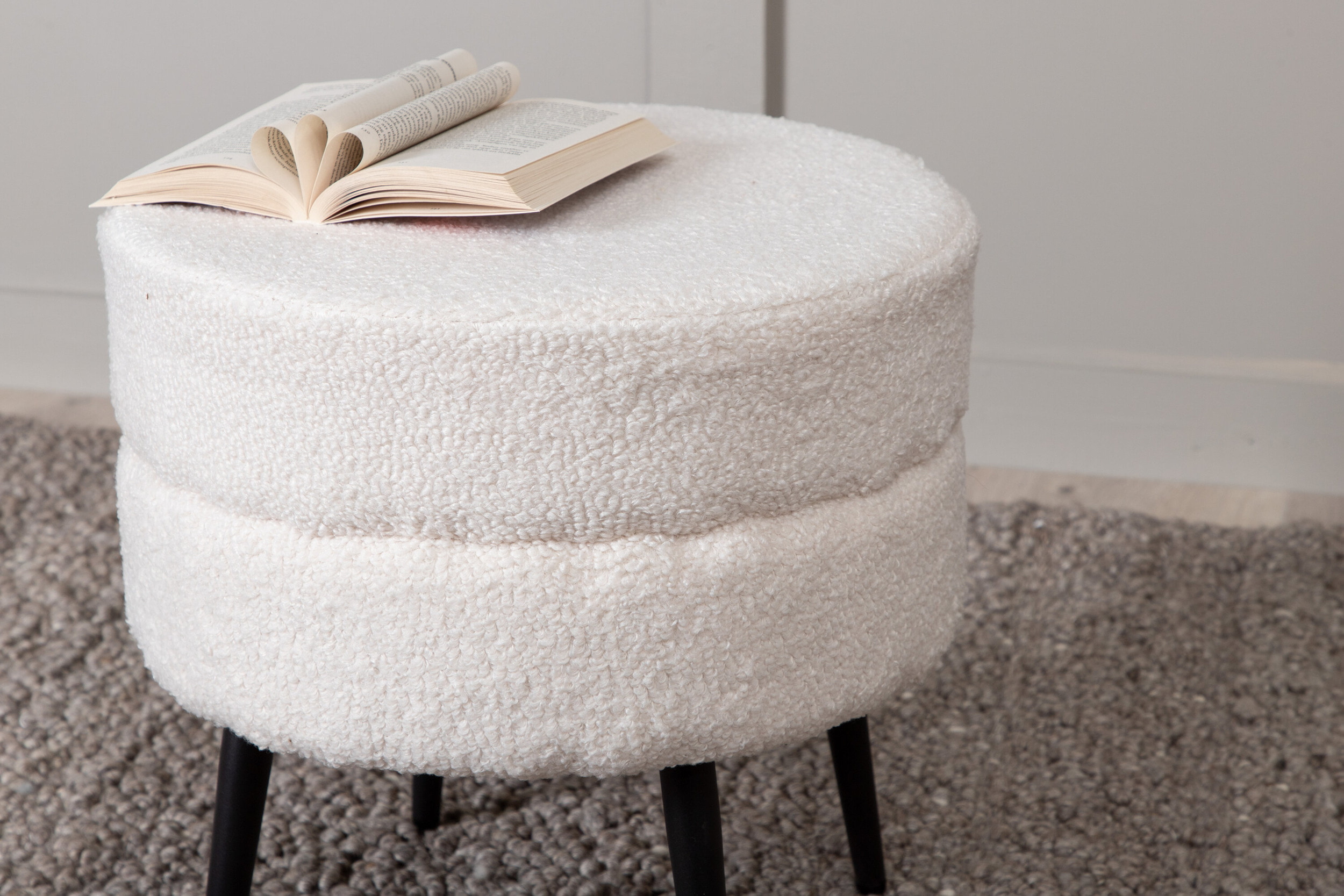 Nohr Poef 'Akela' Teddy, kleur Off White