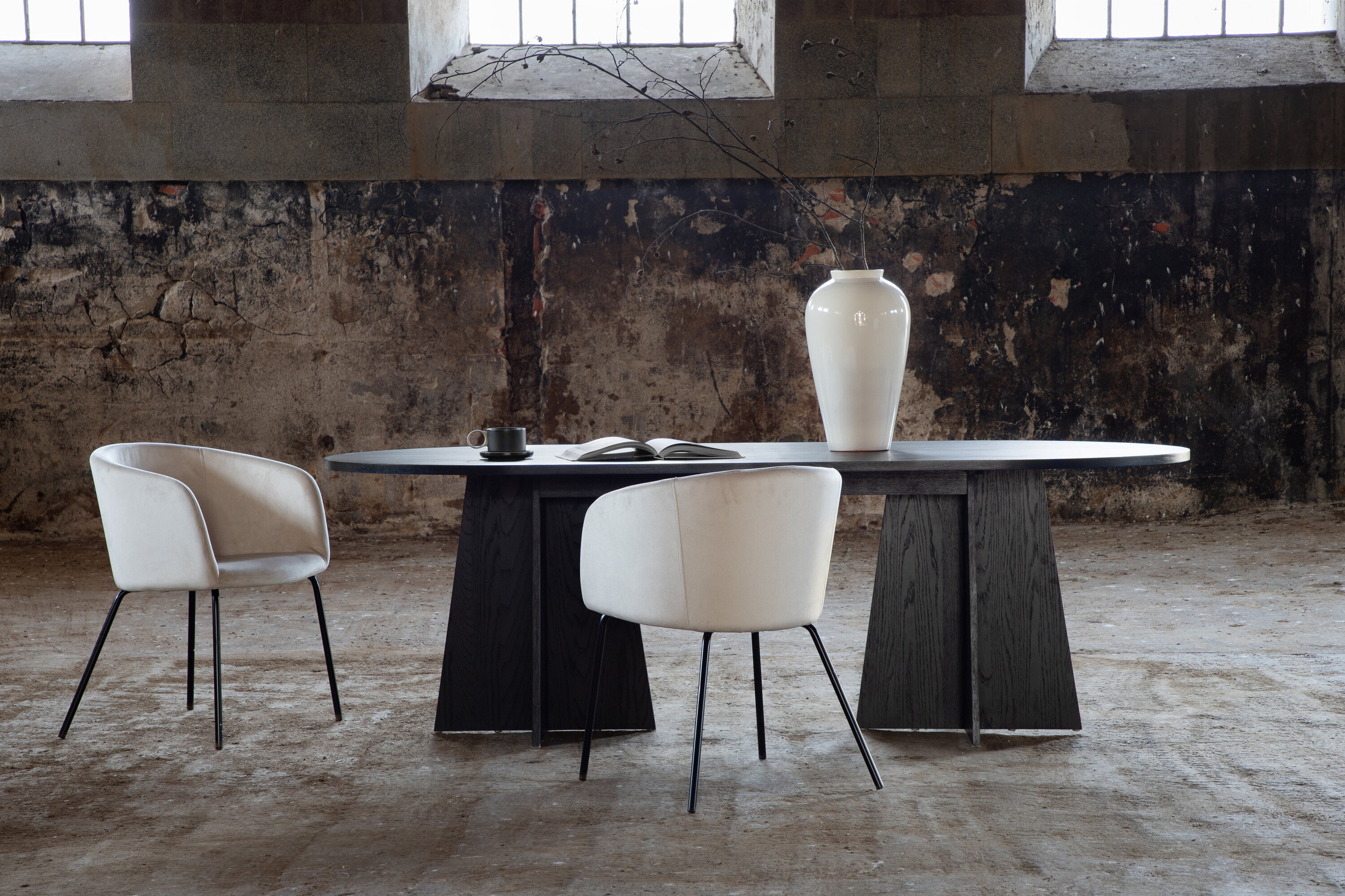 Nohr Ovale Eettafel 'Cynthiaann' 230 x 115cm, kleur Zwart