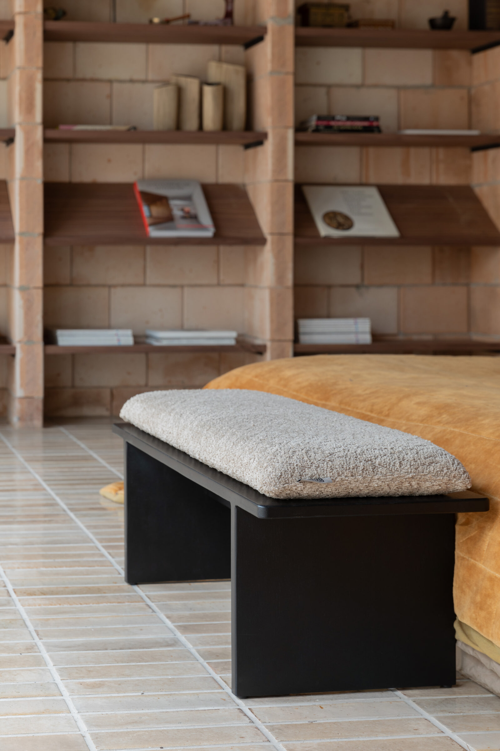 Dutchbone Halbank 'Shiho' Rubberhout en Bouclé