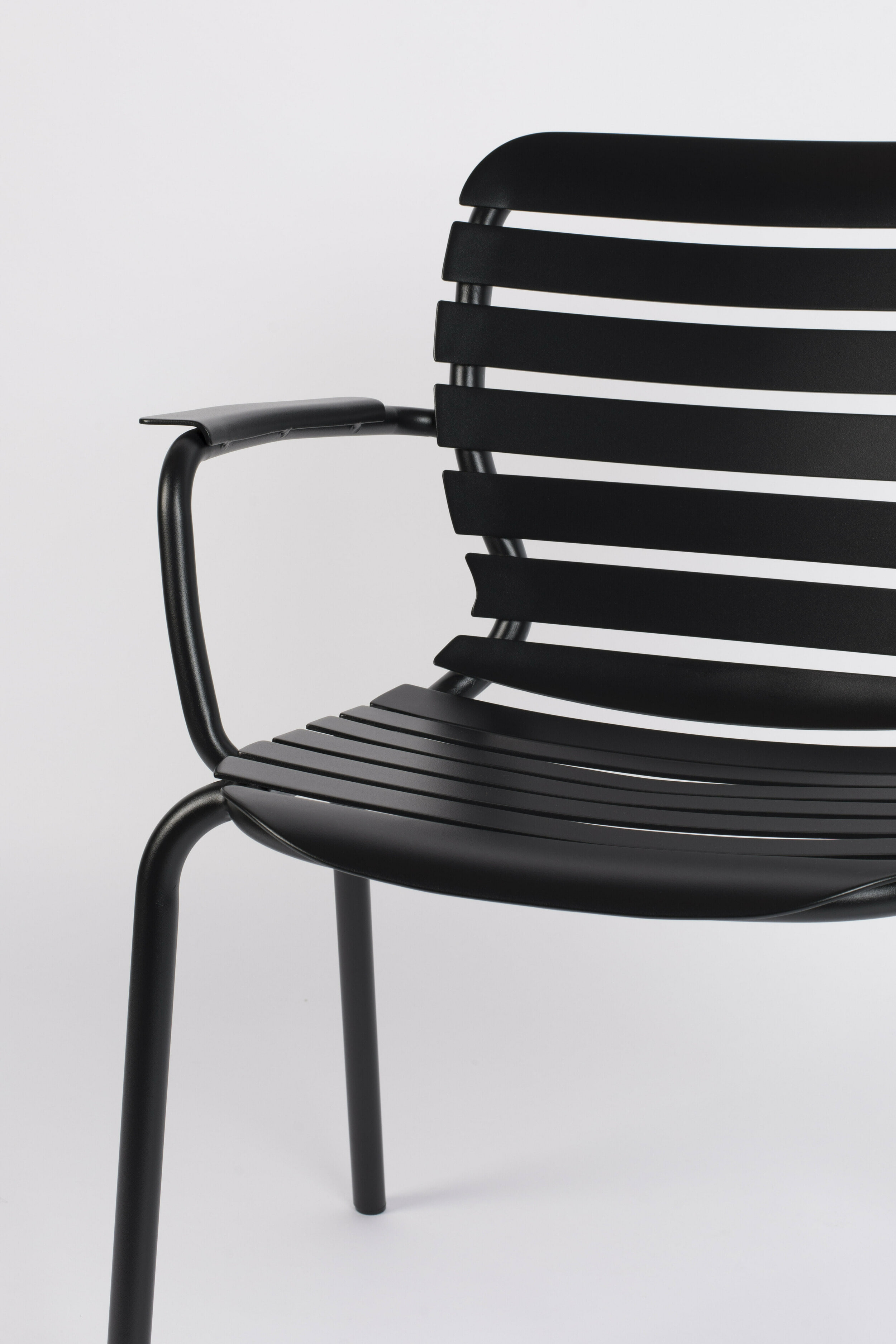 Zuiver Tuinstoel 'Vondel' Met armleuning, Aluminium, kleur Zwart