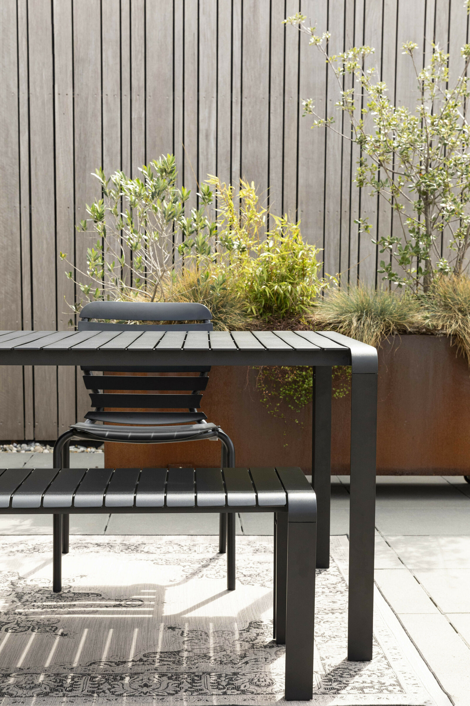 Zuiver Tuinbank 'Vondel' 130cm, kleur Zwart