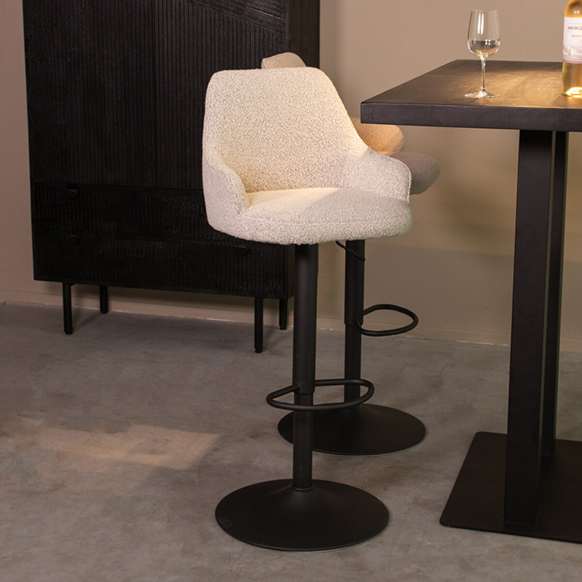 LABEL51 Draaibare Barkruk 'Fender' Bouclé (zithoogte 64-84cm)