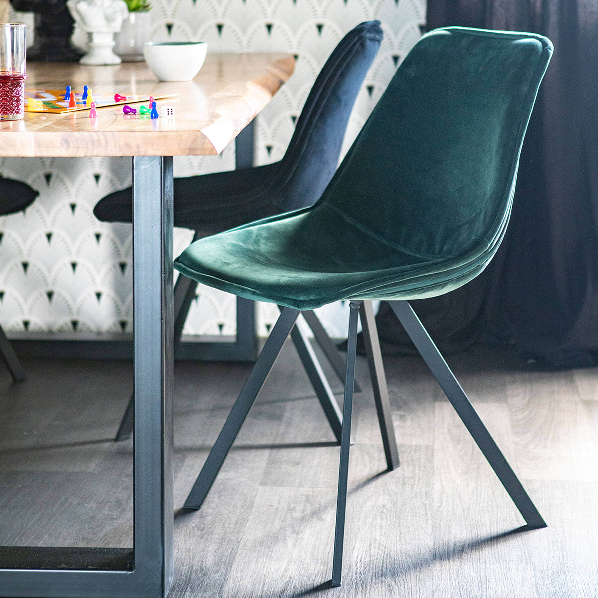 By-Boo Eetkamerstoel 'Belle' Velvet, kleur Groen By-Boo Eetkamerstoel 'Belle' Velvet, kleur Groen