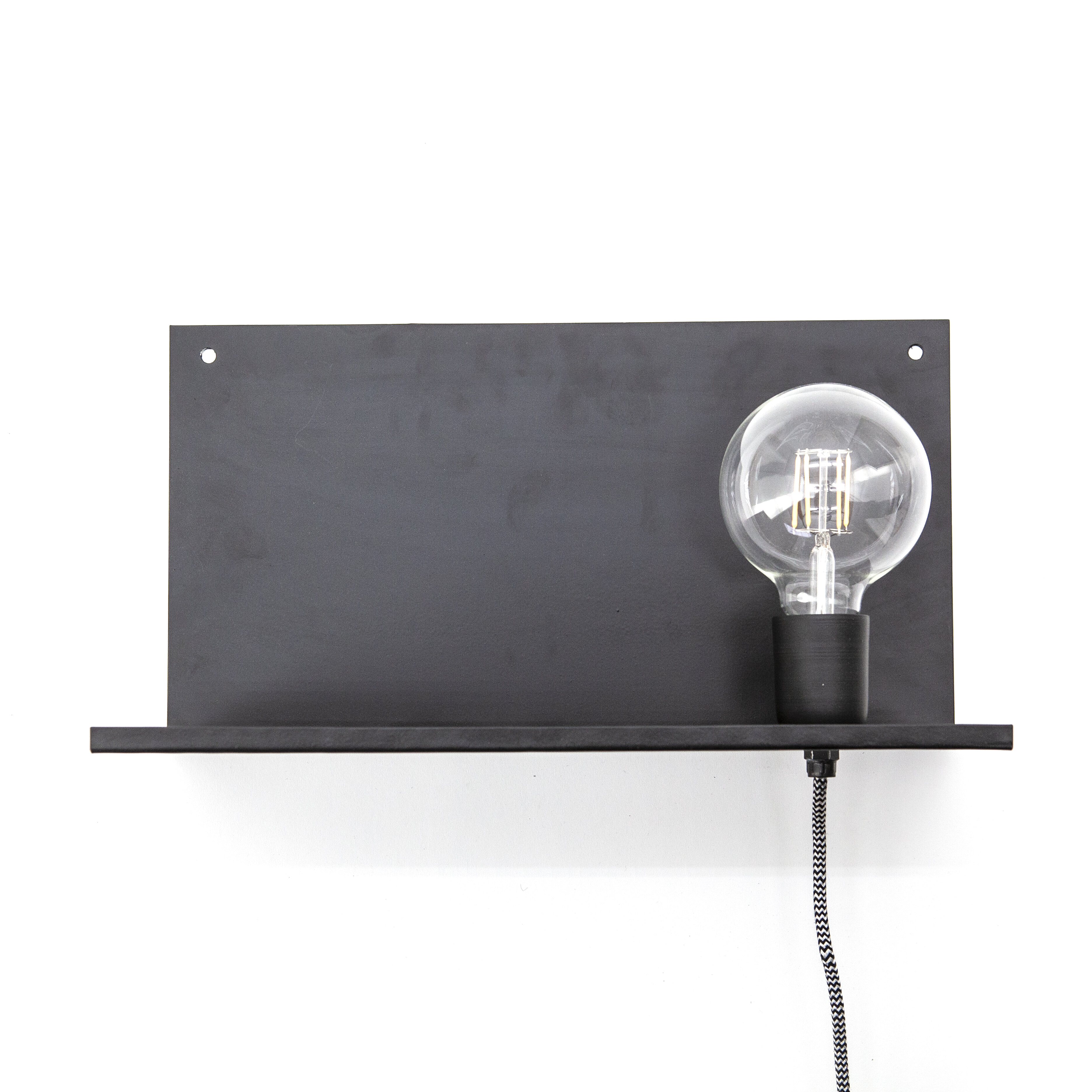 By-Boo Wandlamp 'Hyde' met plankje 38cm, kleur zwart By-Boo Wandlamp 'Hyde' met plankje 38cm, kleur zwart