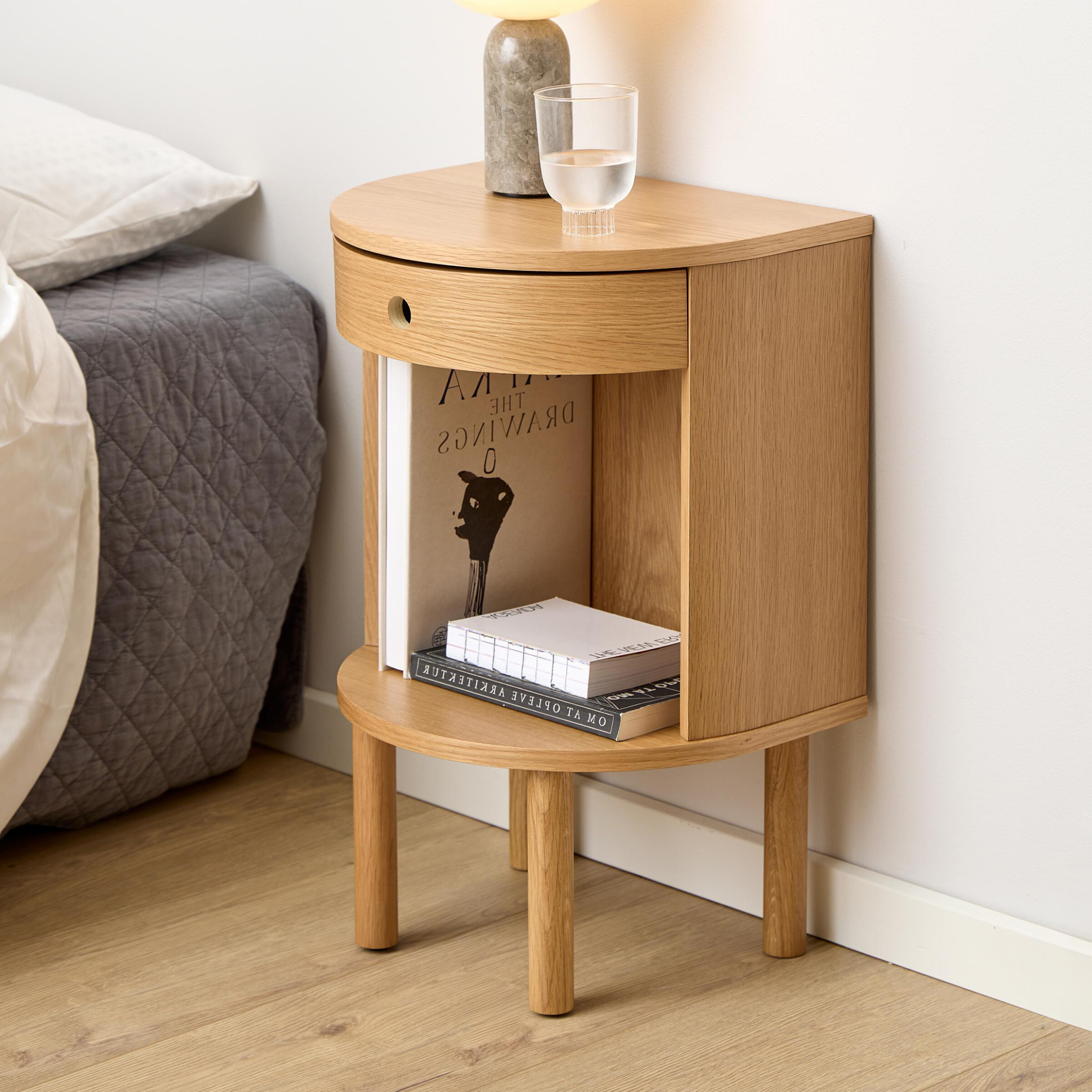 Bendt Halfrond Nachtkastje 'Seula' Eikenfineer, Met 1 lade