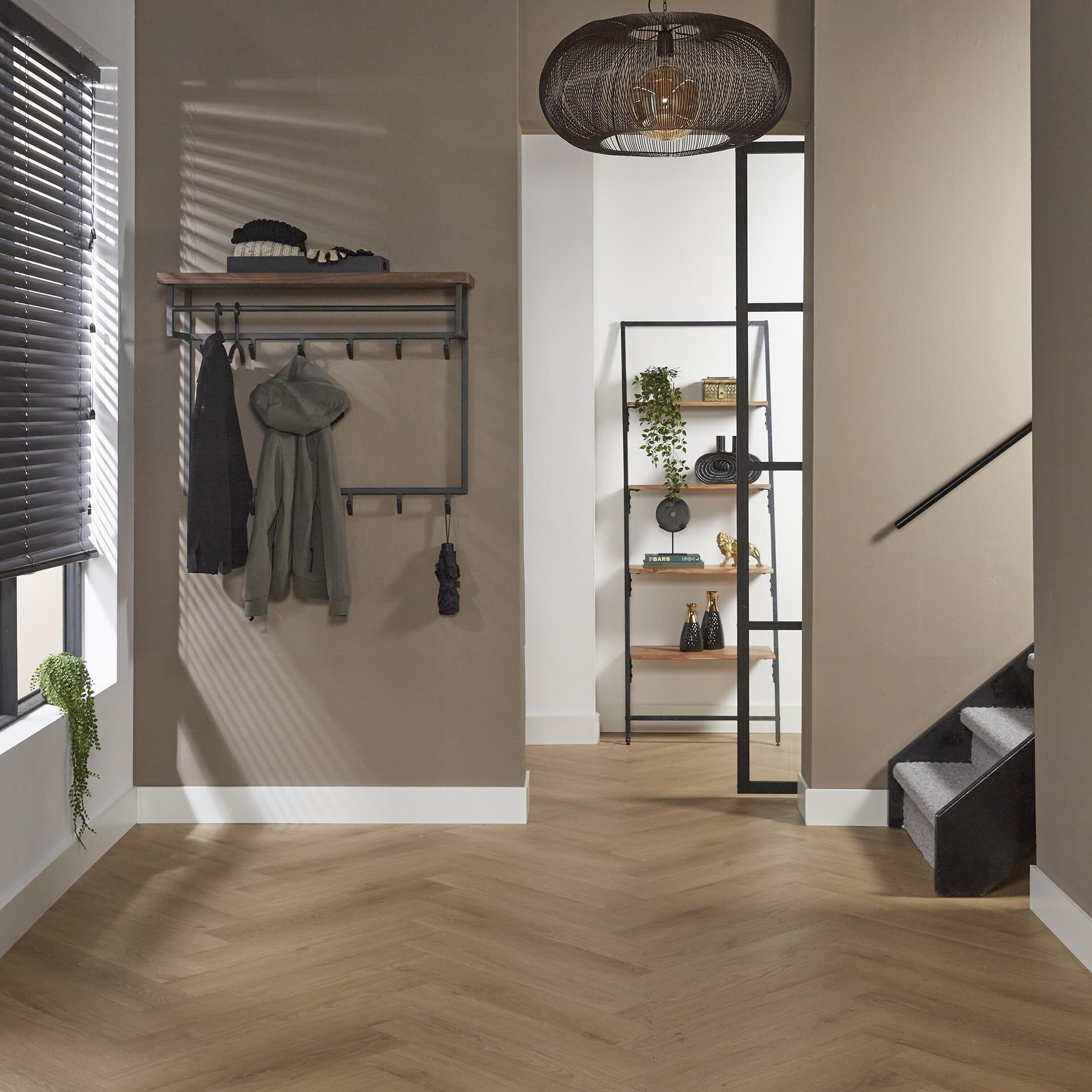 LifestyleFurn Kapstok 'Amadou' Saja notenhout, met 12 haken en plank