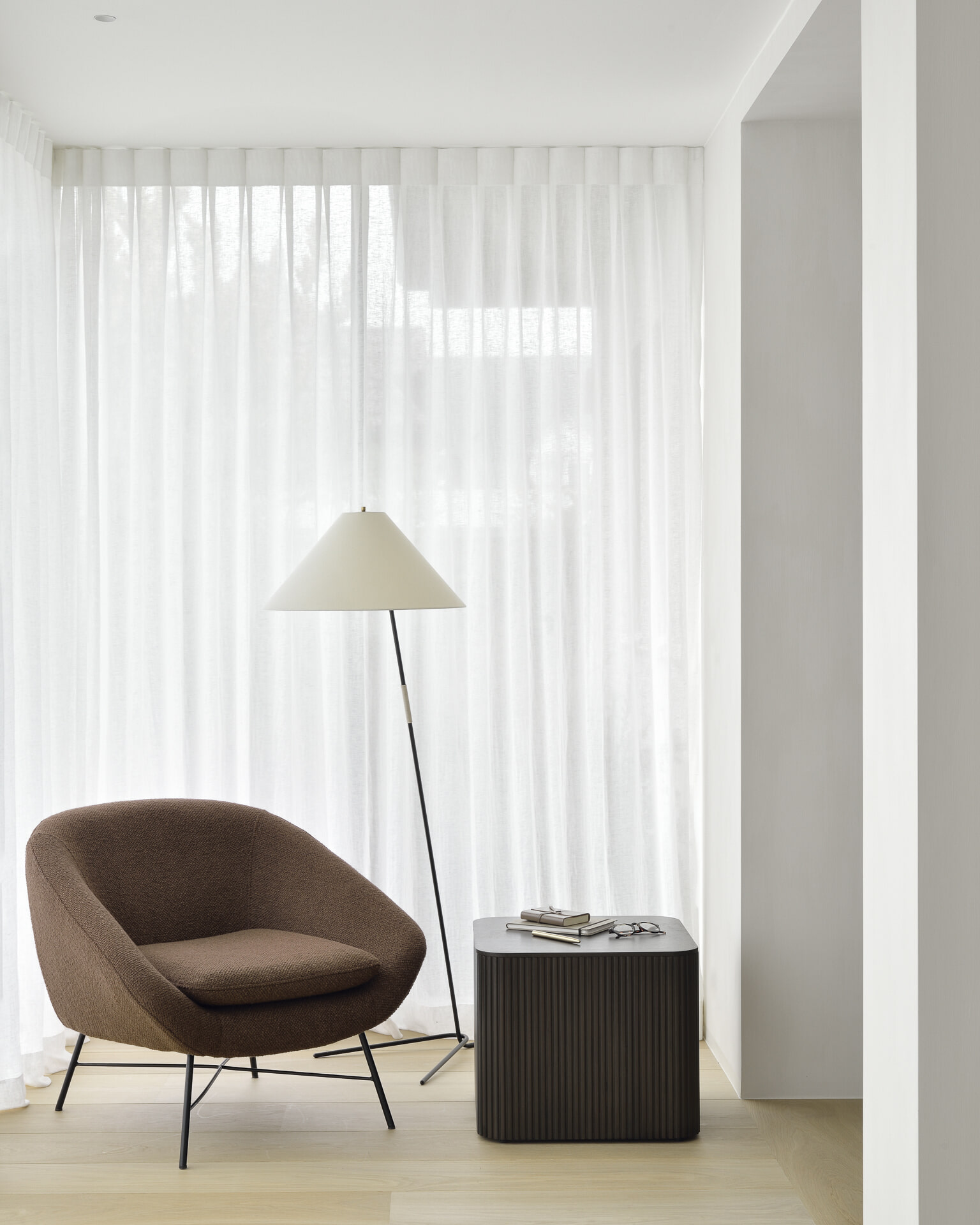 Ethnicraft Fauteuil 'Barrow' Structuurstof, kleur Koper