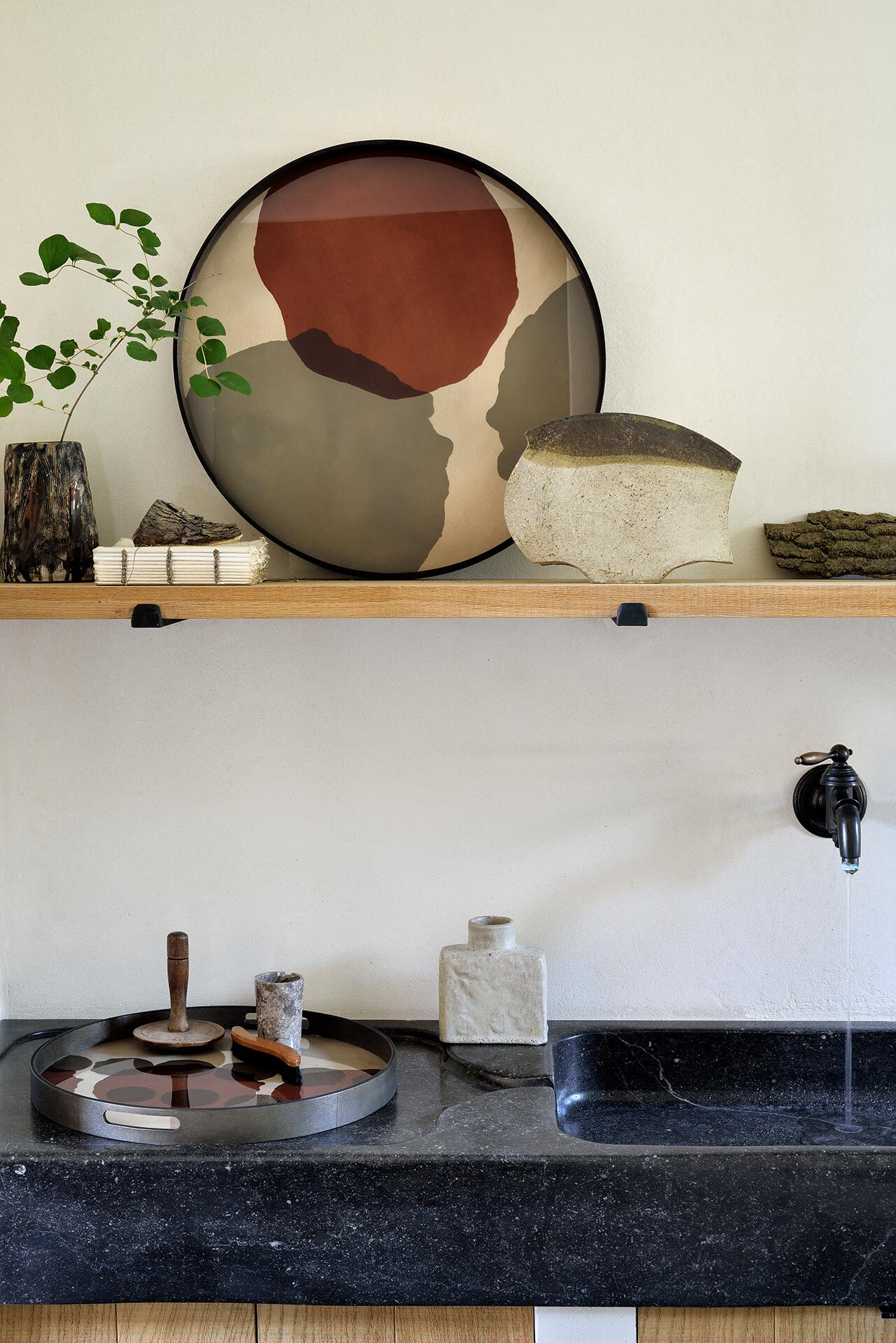 Ethnicraft Rond Dienblad 'Overlapping Dots' 61cm, kleur Rood
