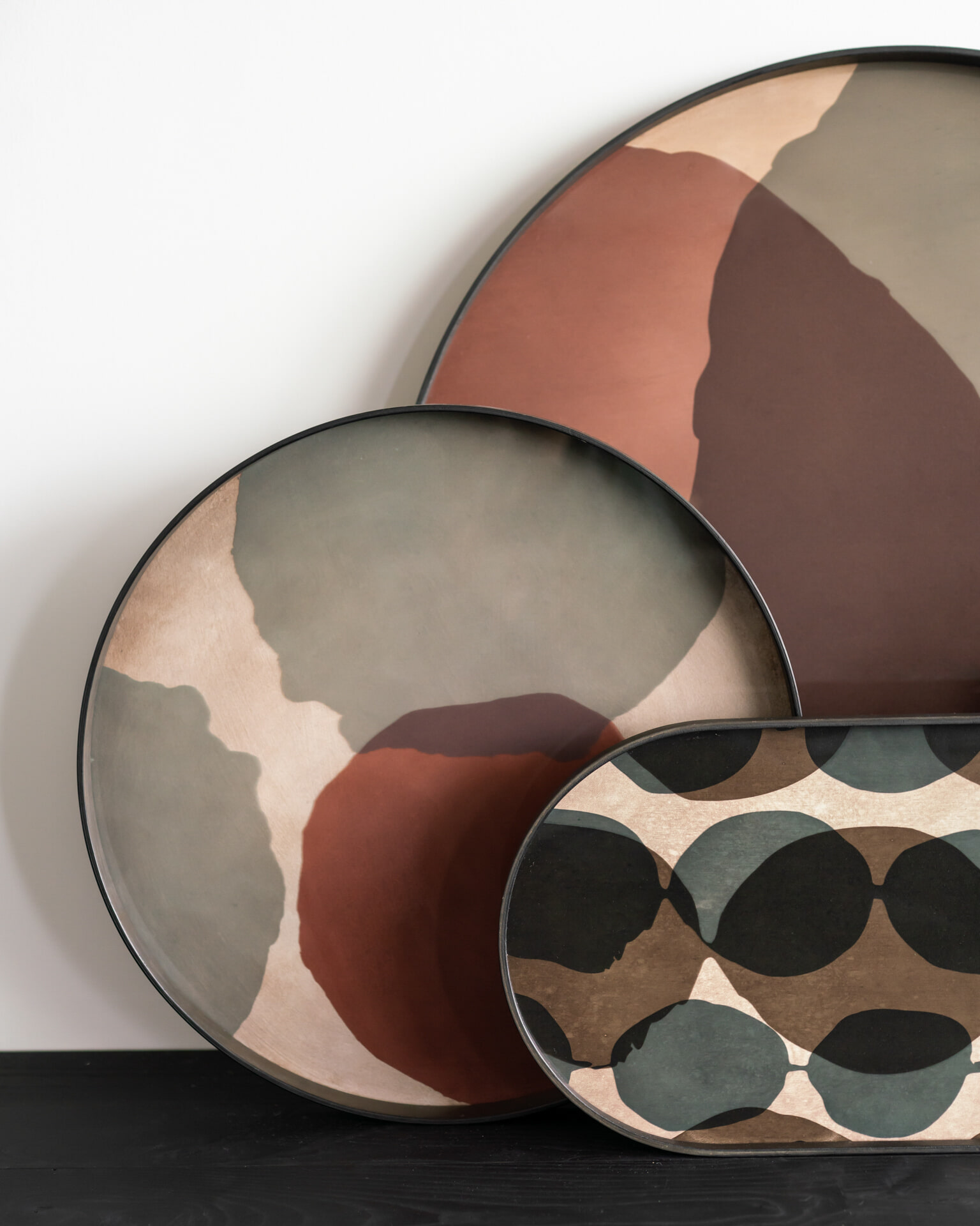 Ethnicraft Rond Dienblad 'Layered Dots' 61cm, kleur Slate