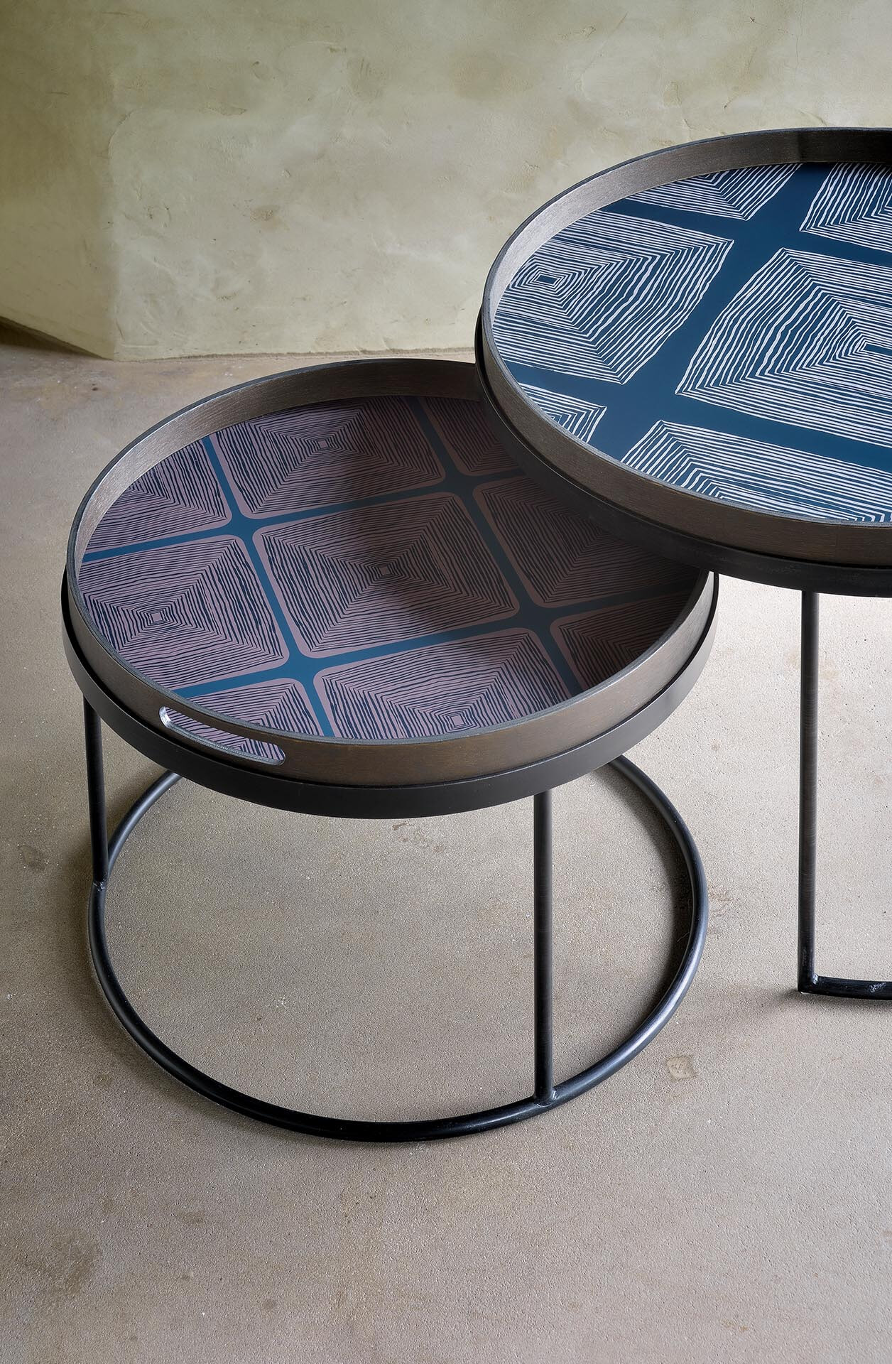 Ethnicraft Ronde Salontafel 'Tray' Gelakt Hout, Set van 2 stuks, Klein/groot