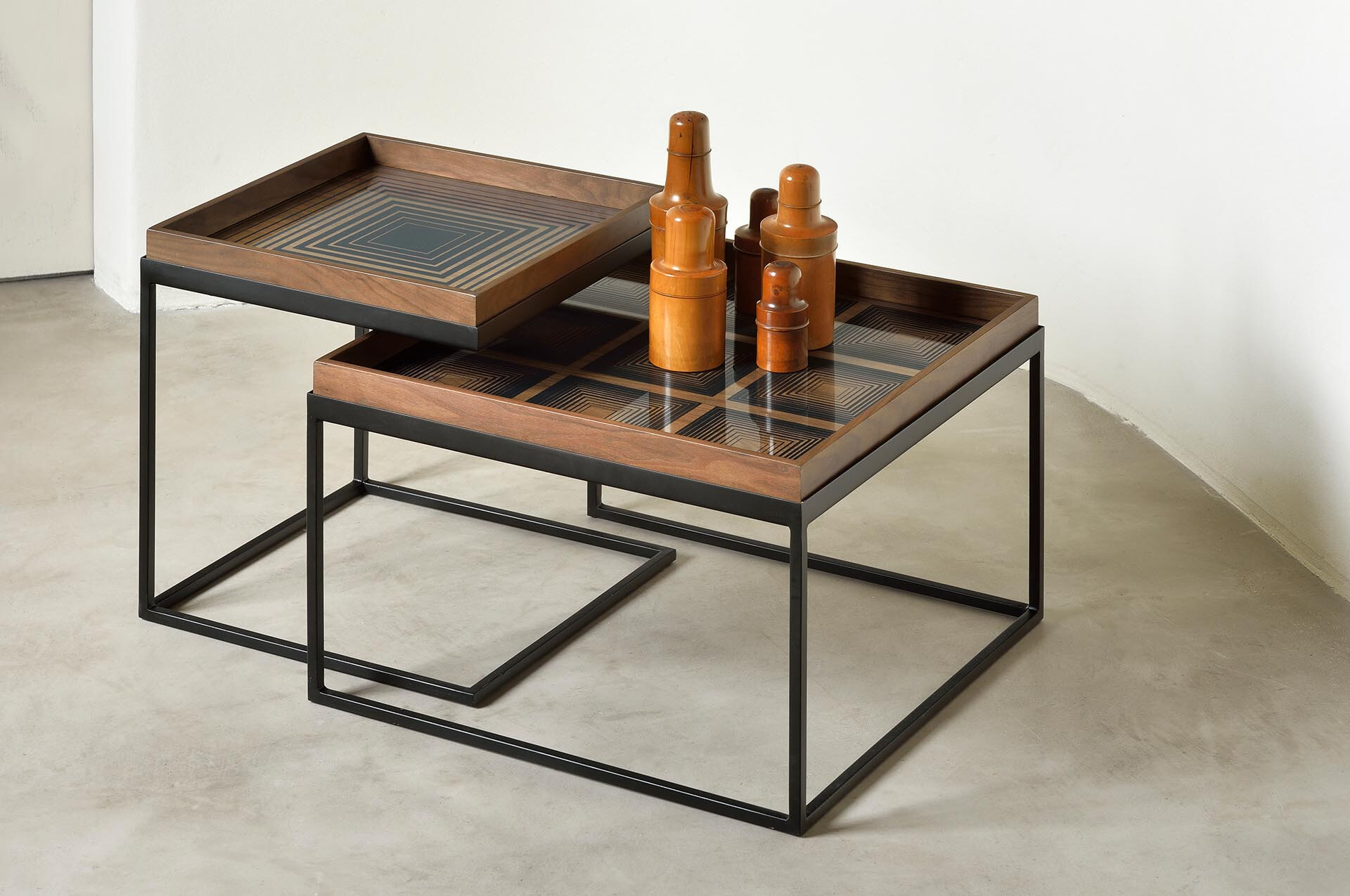 Ethnicraft Vierkante Salontafel 'Tray' Gelakt Hout, Set van 2 stuks