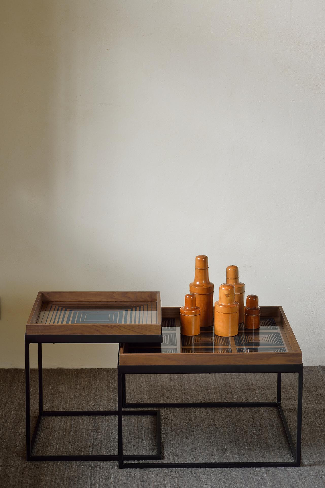 Ethnicraft Vierkante Salontafel 'Tray' Gelakt Hout, Set van 2 stuks