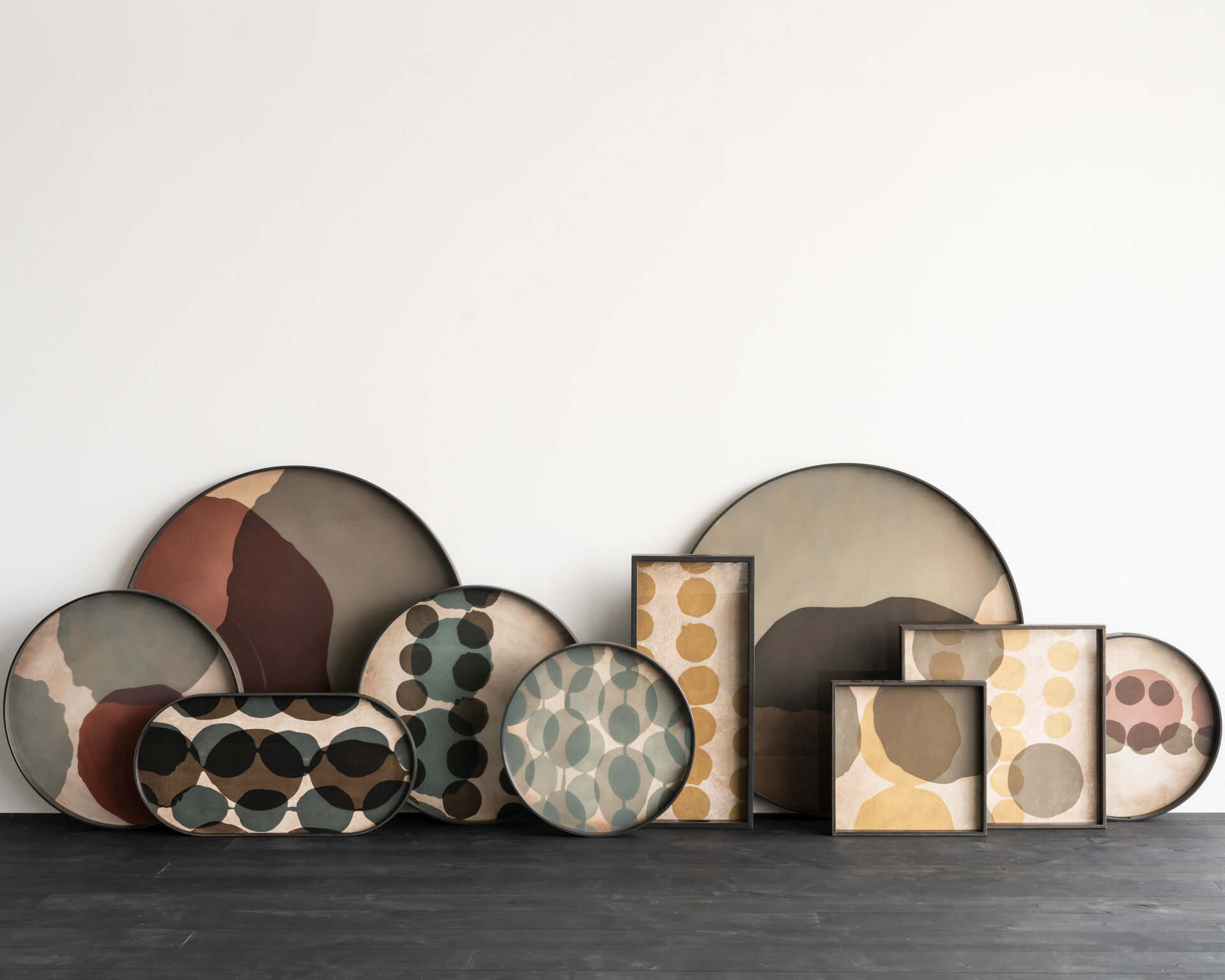 Ethnicraft Rond Dienblad 'Layered Dots' 48cm, kleur Pinot