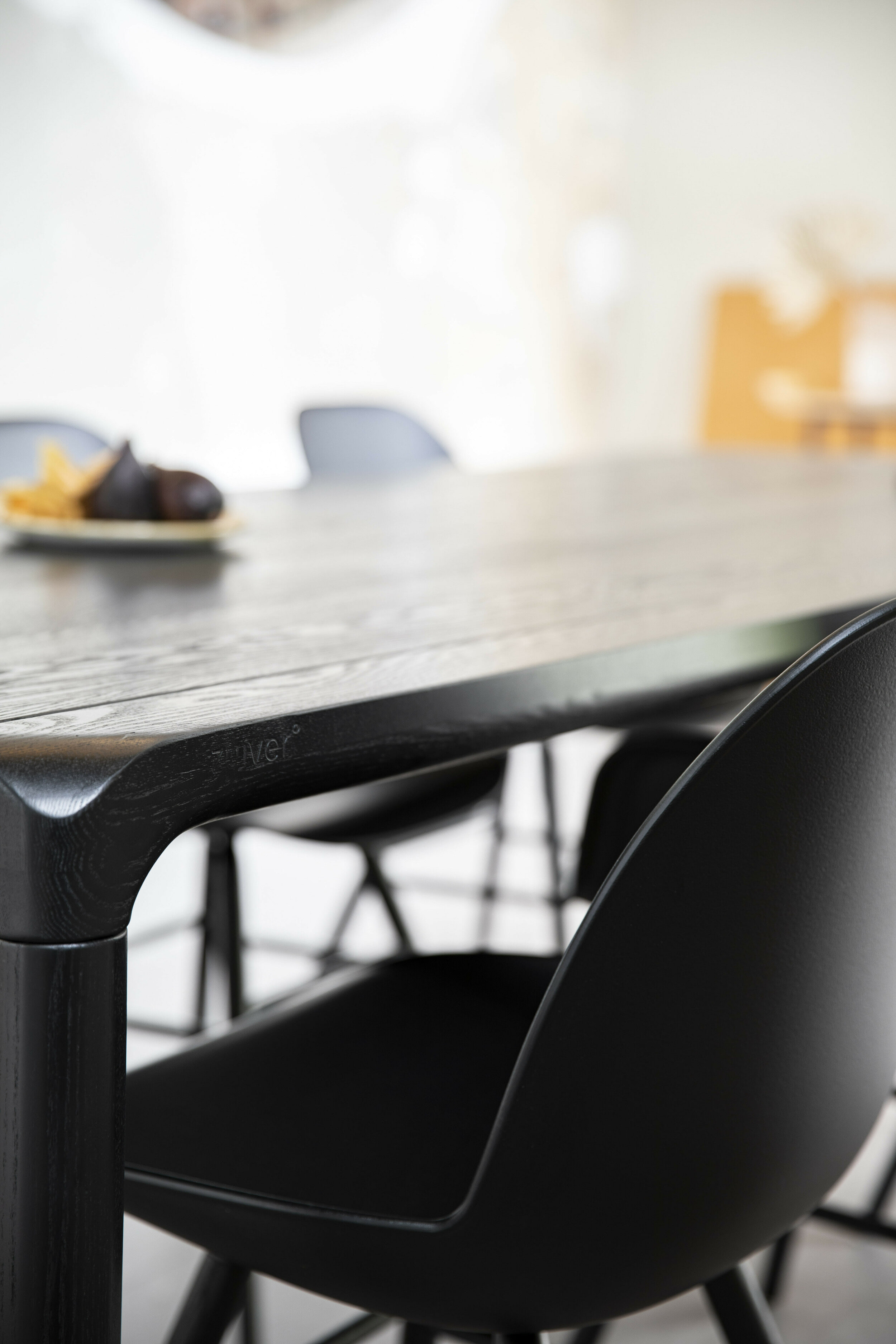 Zuiver Eettafel 'Storm' Essenhout, 220 x 90cm, kleur Zwart