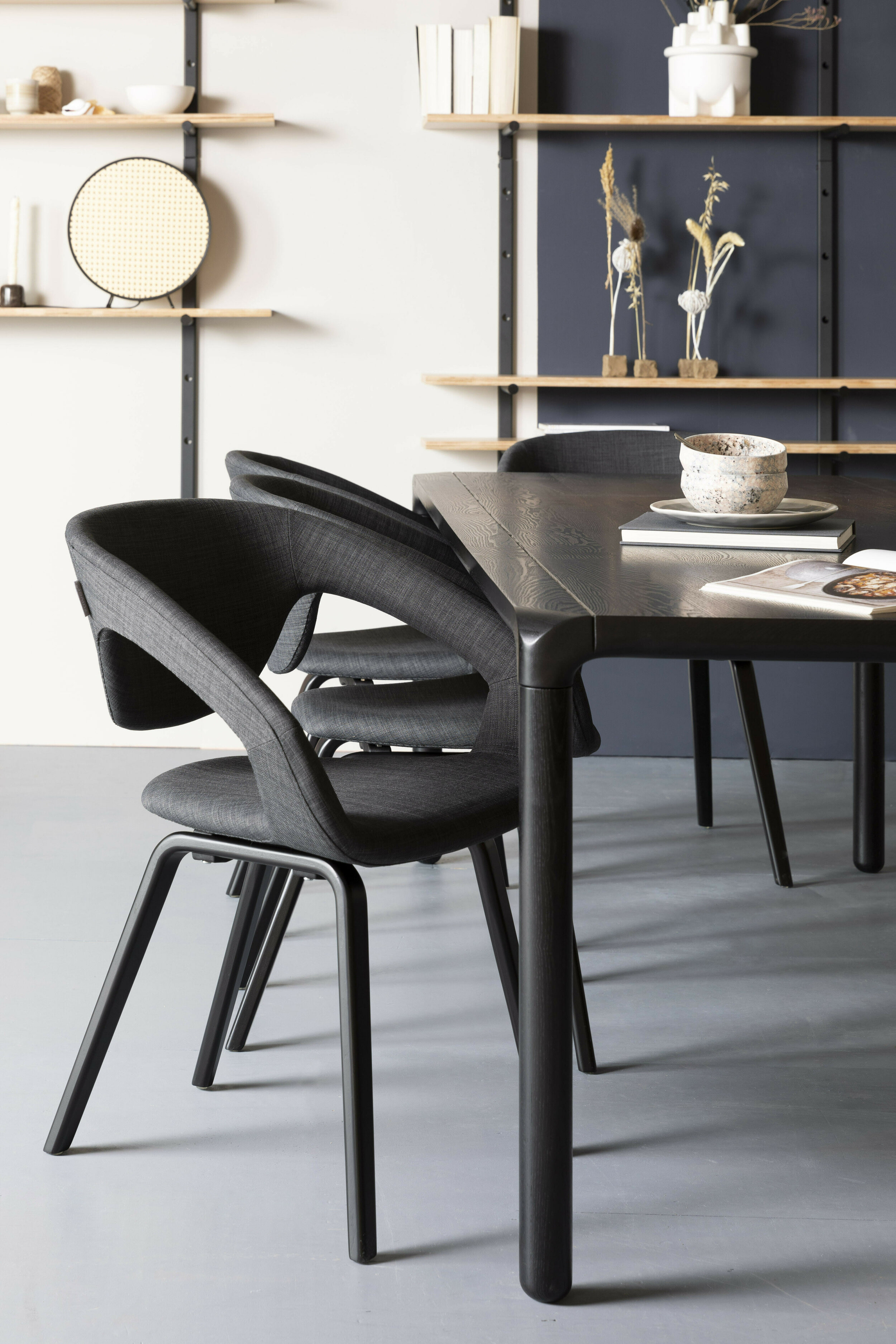 Zuiver Eettafel 'Storm' Essenhout, 220 x 90cm, kleur Zwart