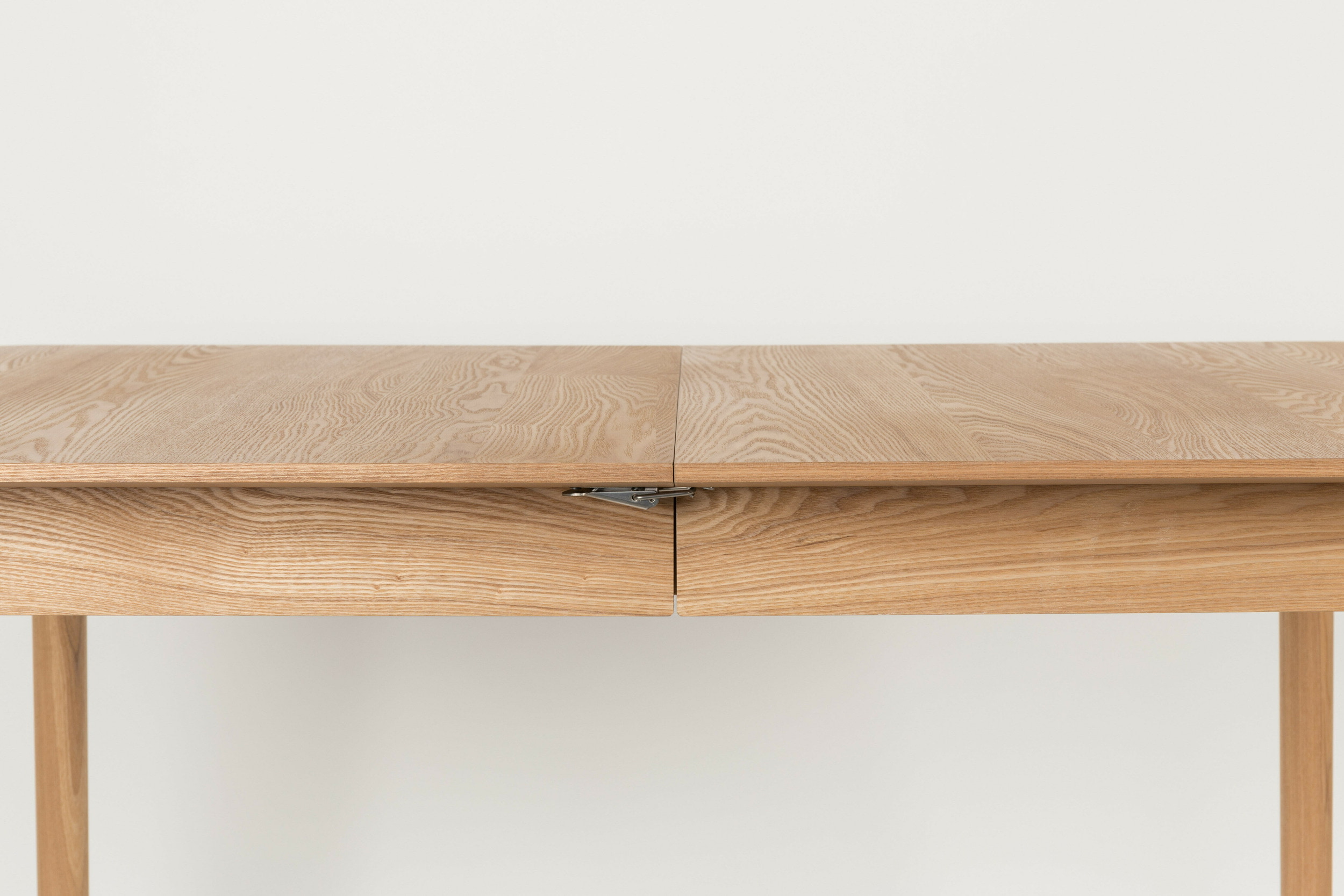 Zuiver Uitschuifbare Eettafel 'Glimps' Essenhout, kleur Naturel