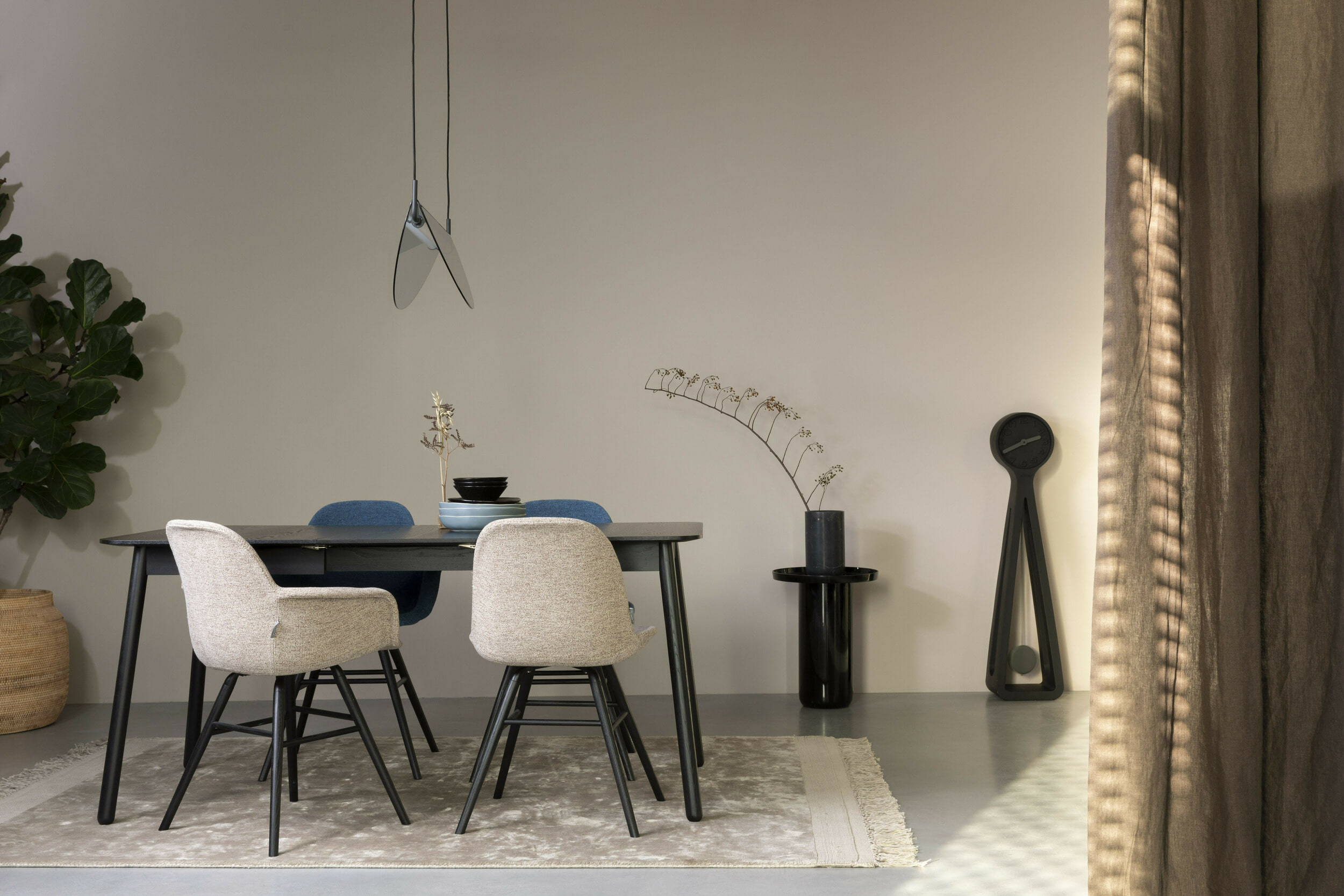 Zuiver Uitschuifbare Eettafel 'Glimps' Essenhout, 120-162 x 80cm, kleur Zwart