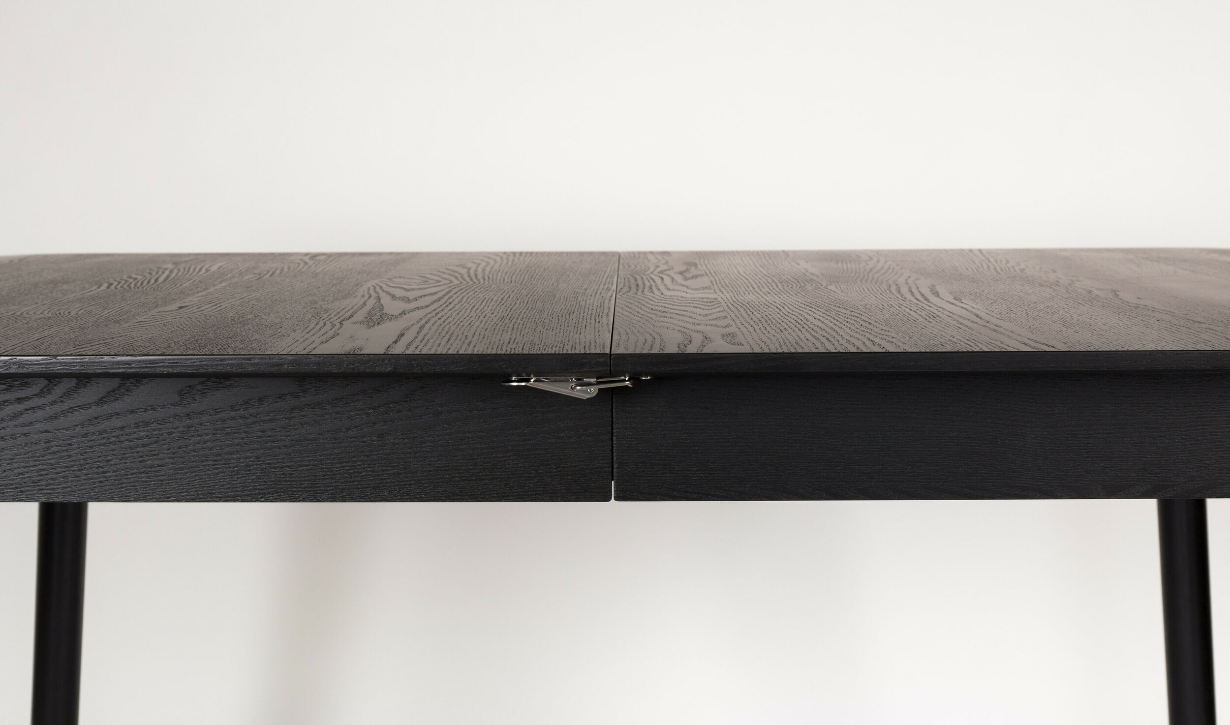 Zuiver Uitschuifbare Eettafel 'Glimps' Essenhout, 120-162 x 80cm, kleur Zwart