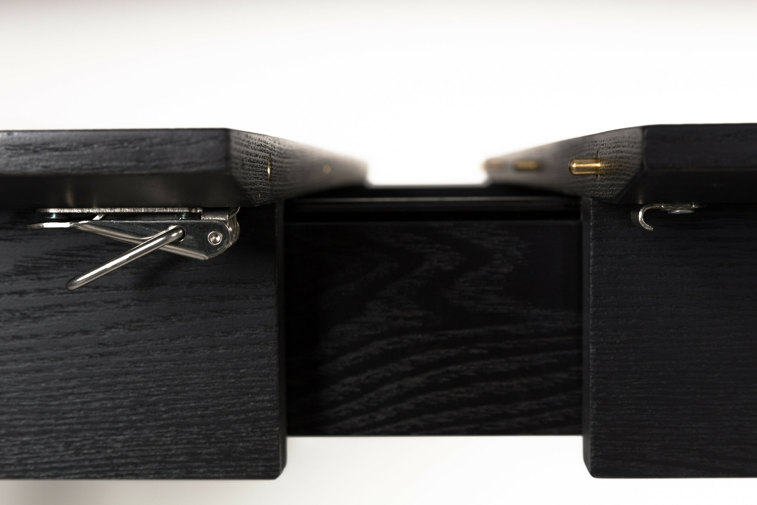 Zuiver Uitschuifbare Eettafel 'Glimps' Essenhout, 120-162 x 80cm, kleur Zwart