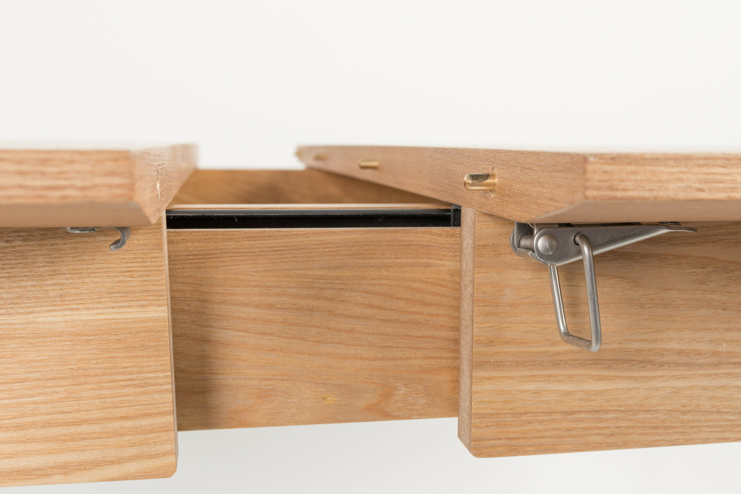 Zuiver Uitschuifbare Eettafel 'Glimps' Essenhout, 180-240 x 90cm, kleur Naturel