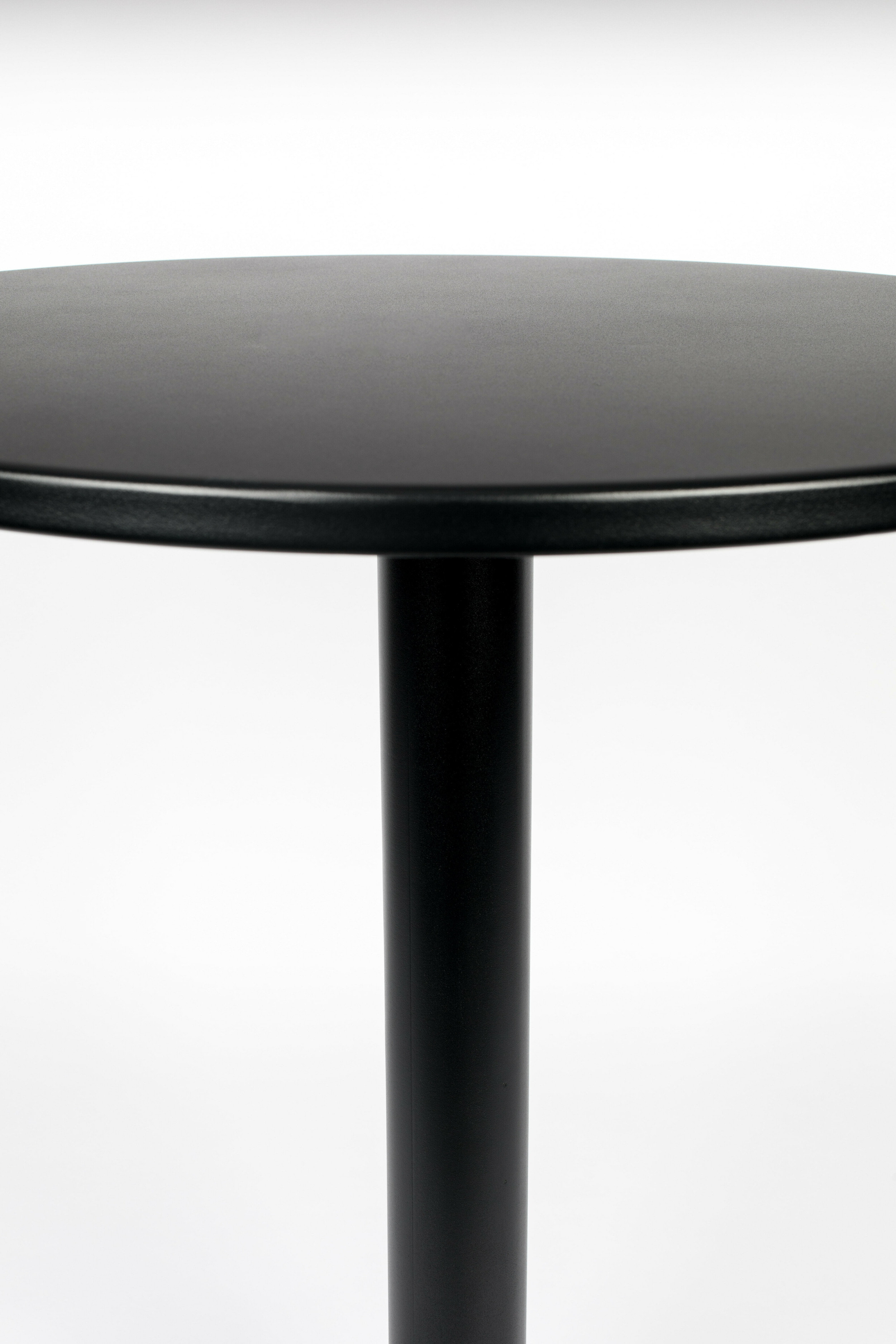 Zuiver Ronde Tuintafel 'Metsu' Staal, 70cm, kleur Zwart
