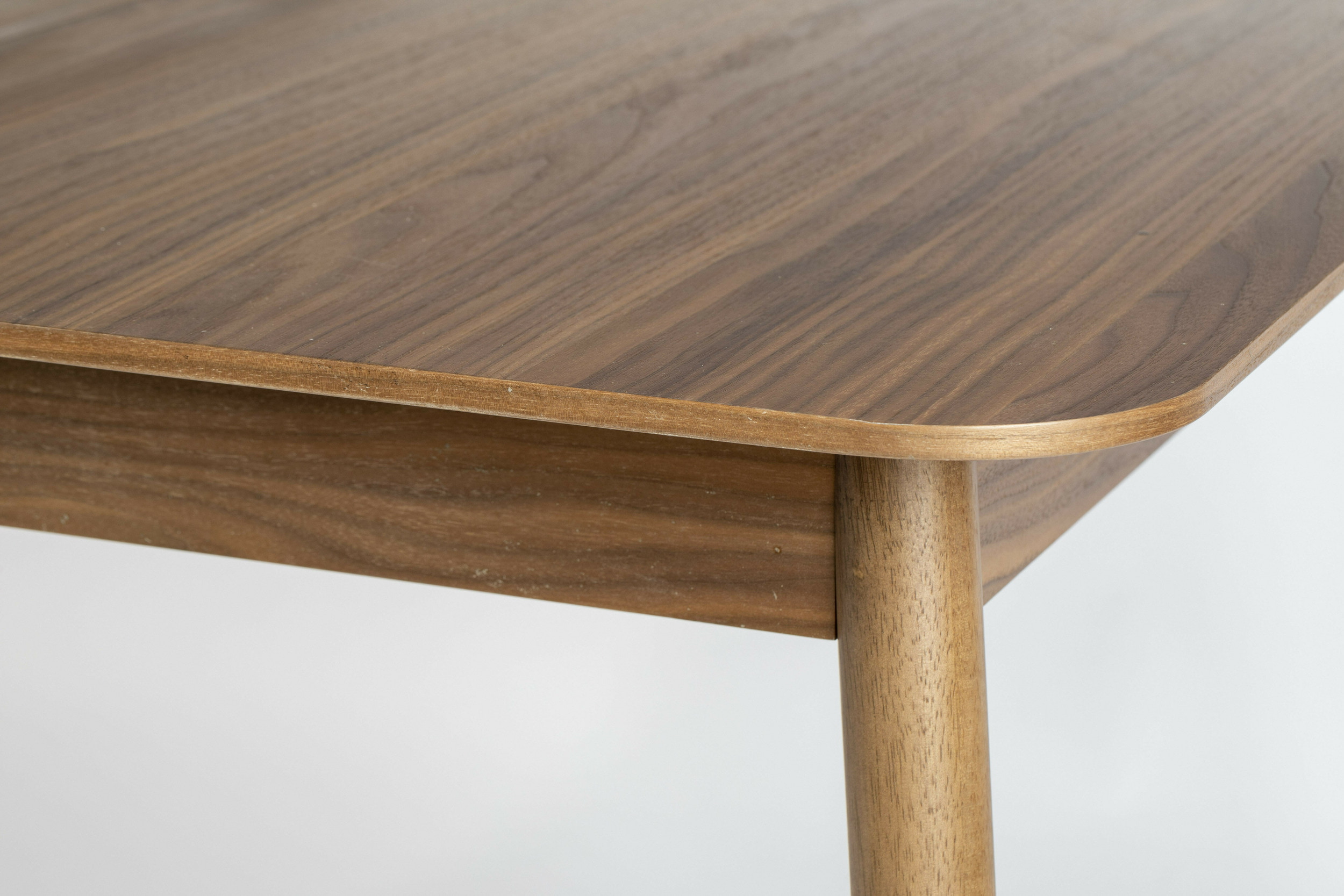 Zuiver Uitschuifbare Eettafel 'Glimps' Notenhout, kleur Bruin