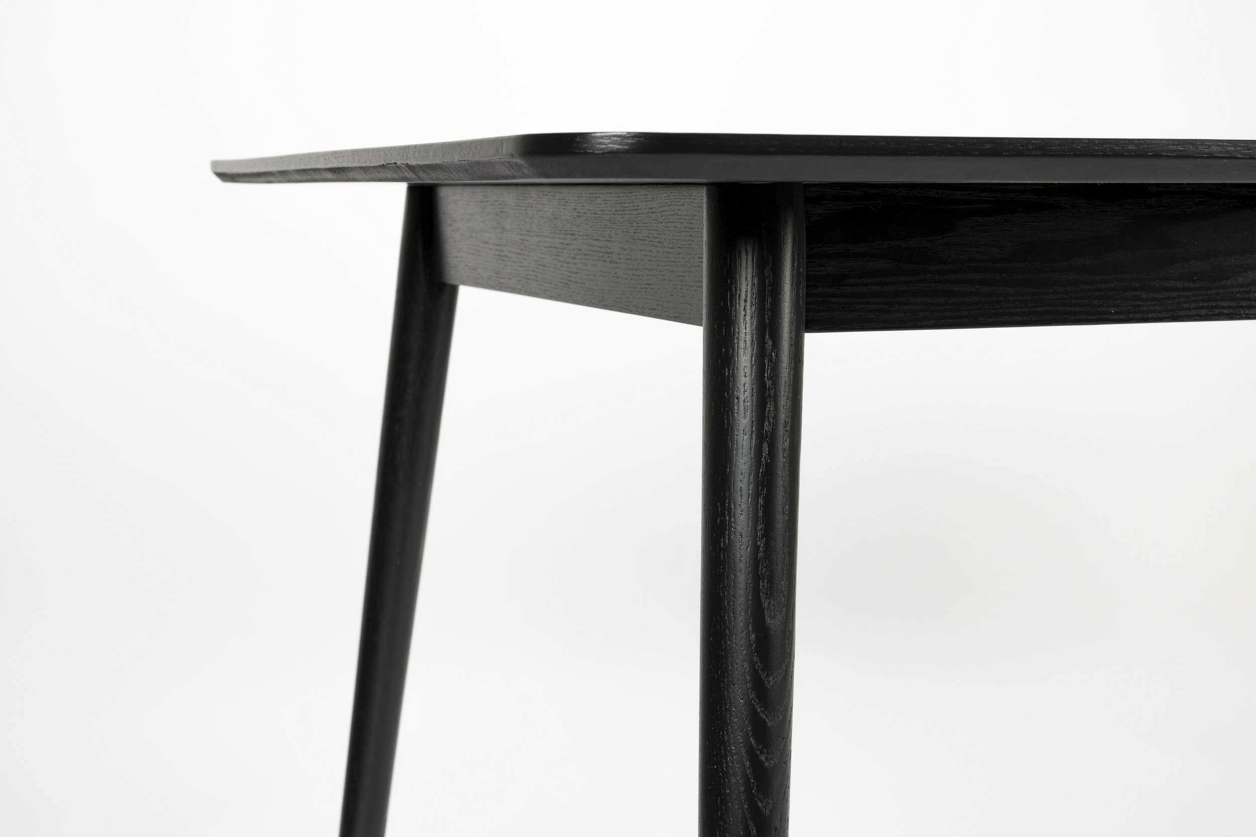 ZILT Eettafel 'Hany' Essenhout Visgraat, 160 x 80cm, kleur Zwart