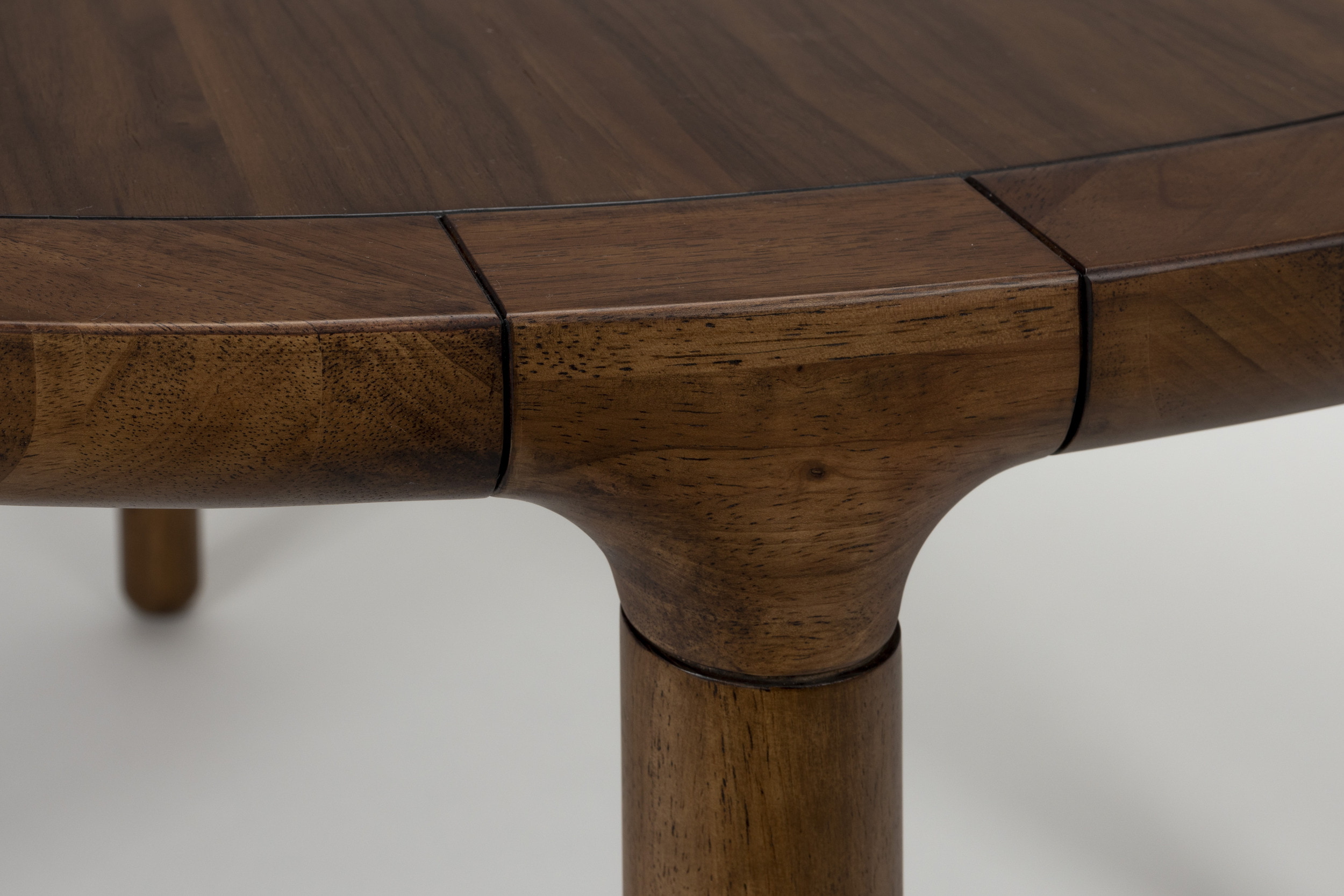 Zuiver Ronde Eettafel 'Storm' Walnoot en rubberhout, 128cm