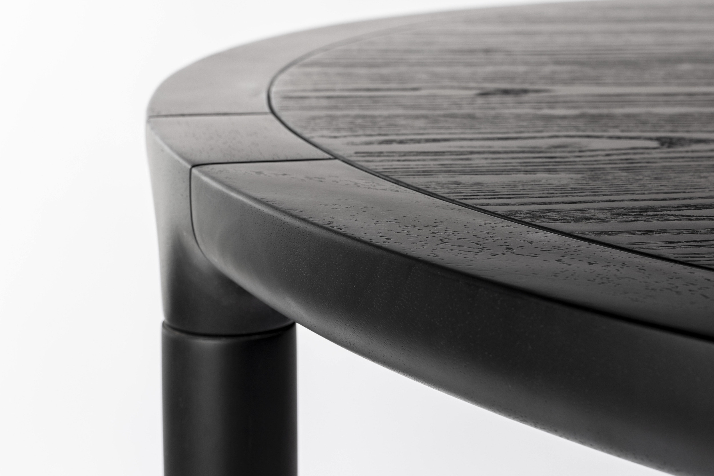 Zuiver Ronde Eettafel 'Storm' Essenhout, 128cm, kleur Zwart