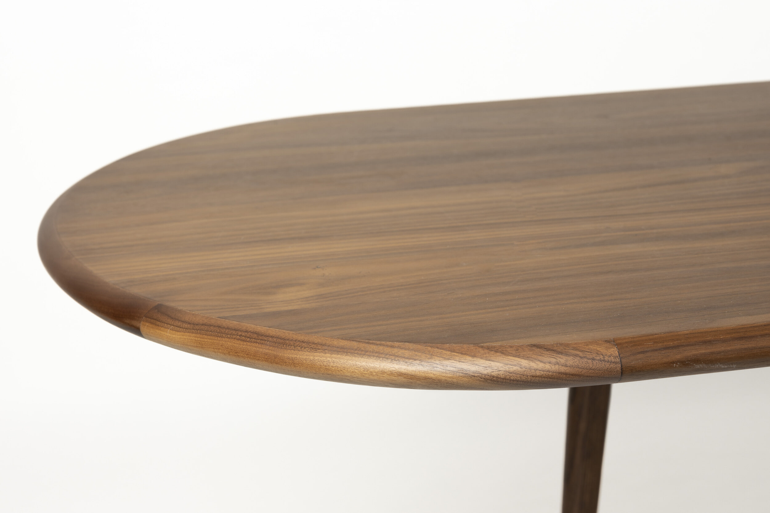Zuiver Uitschuifbare Ovale Eettafel 'Twist' Walnoot, 185-240 x 90cm