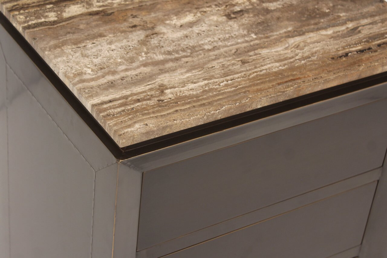 Richmond Nachtkastje 'Russo' Travertin en brass, Met 3 lades