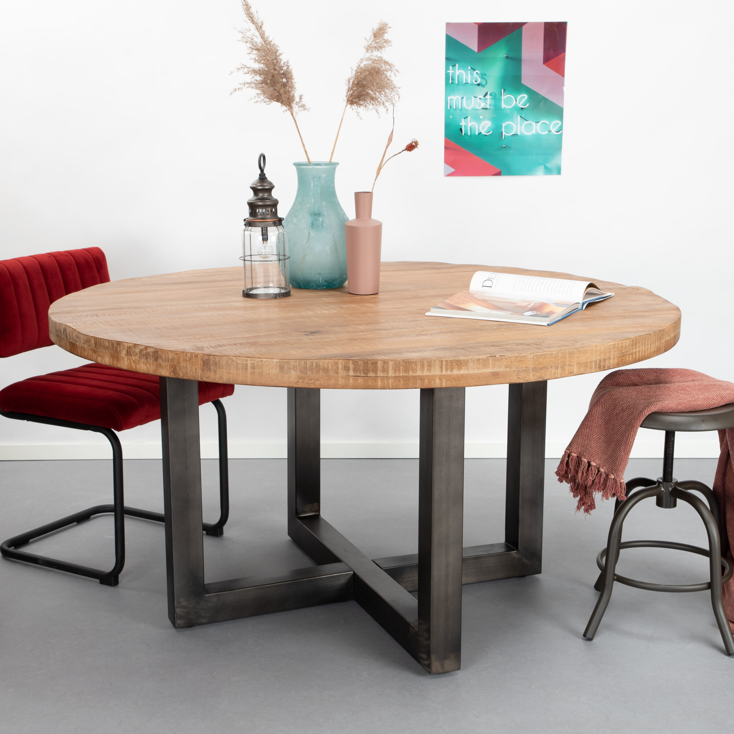 Sohome Ronde Eettafel 'Sigurd' 130 cm, Mangohout en staal Sohome Ronde Eettafel 'Sigurd' 130 cm, Mangohout en staal
