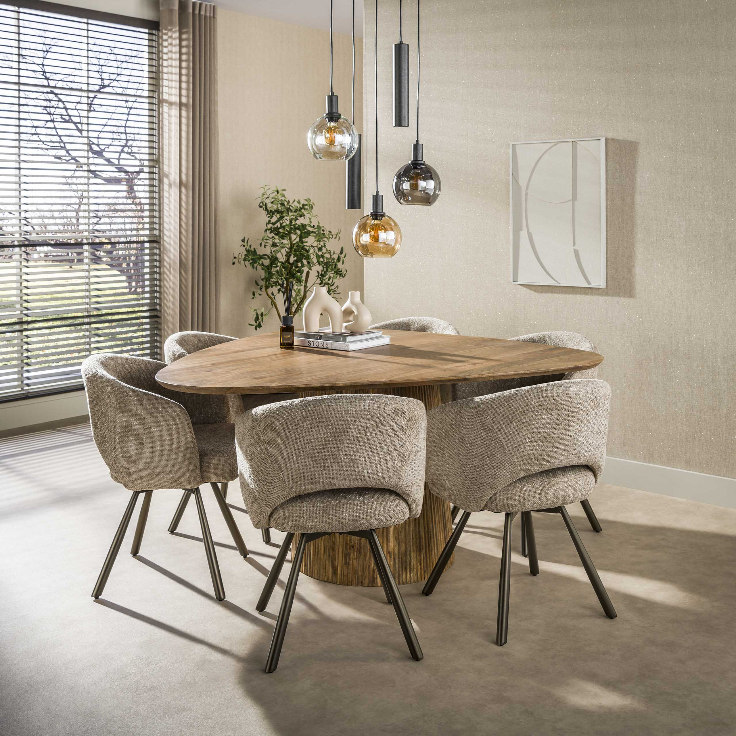 LifestyleFurn Driehoekige Eettafel 'Sharmila' Mangohout, 150 x 150cm