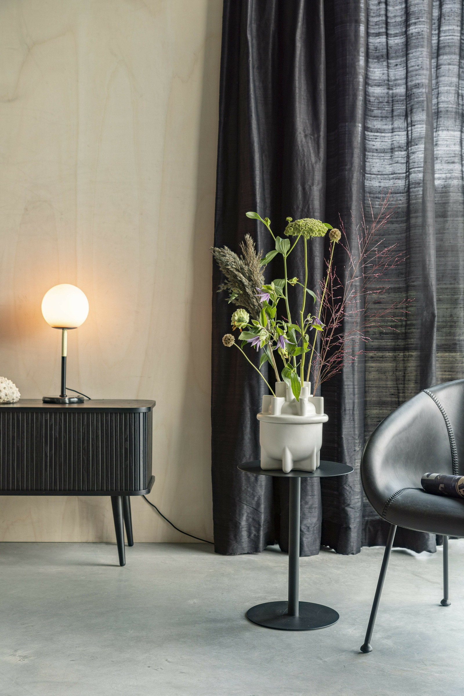 Zuiver Ronde Bijzettafel 'Snow' Staal, 35cm, kleur Zwart