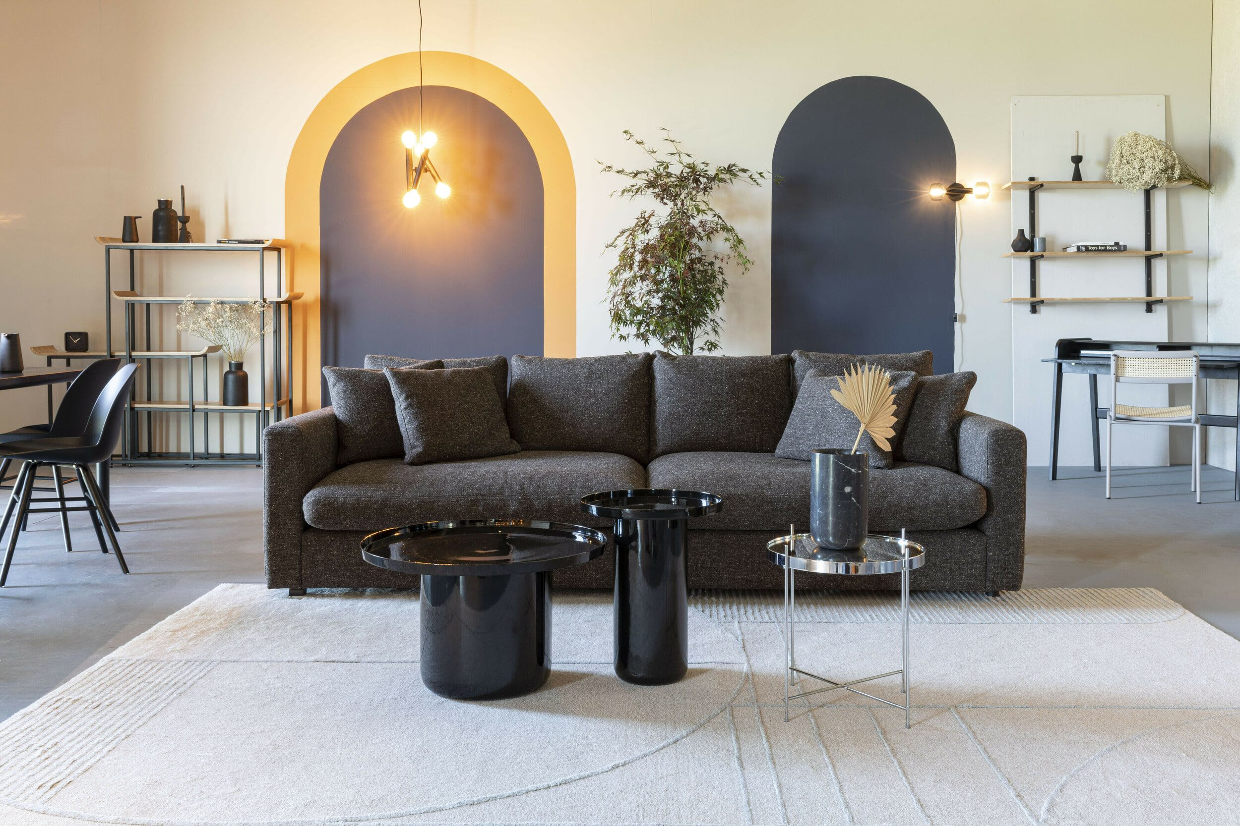 Zuiver Ronde Bijzettafel 'Shiny Bomb' 40cm, kleur Zwart