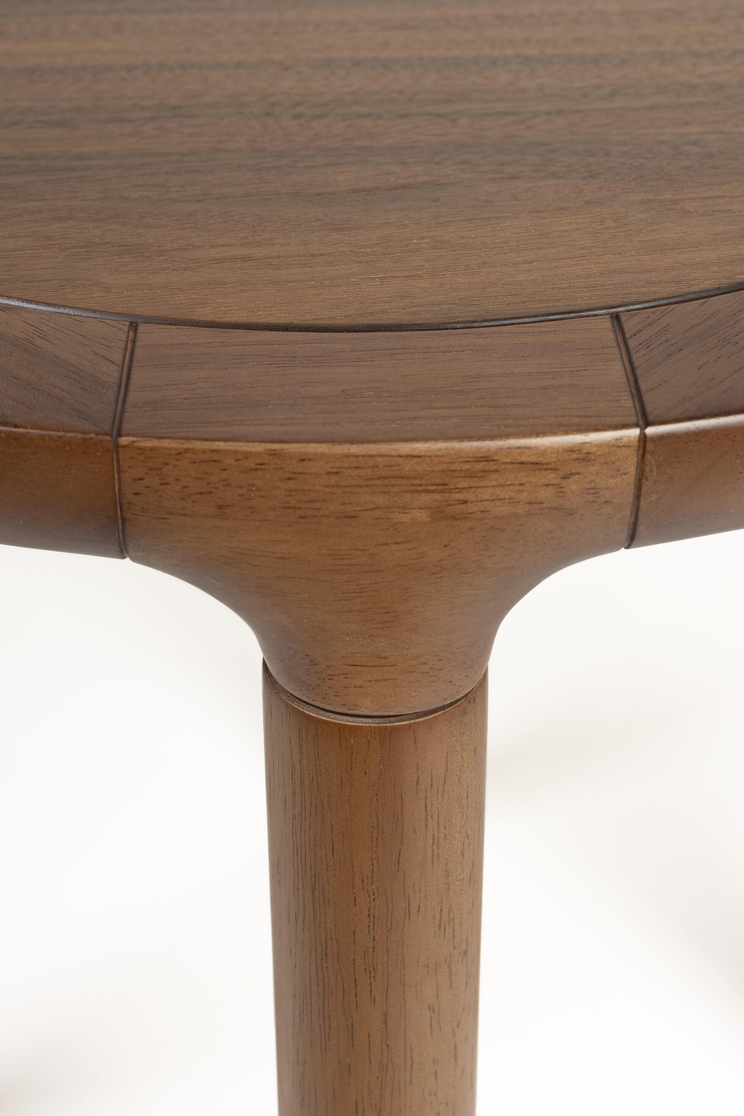 Zuiver Ronde Bijzettafel 'Storm' Eikenhout, 45cm, kleur Walnoot