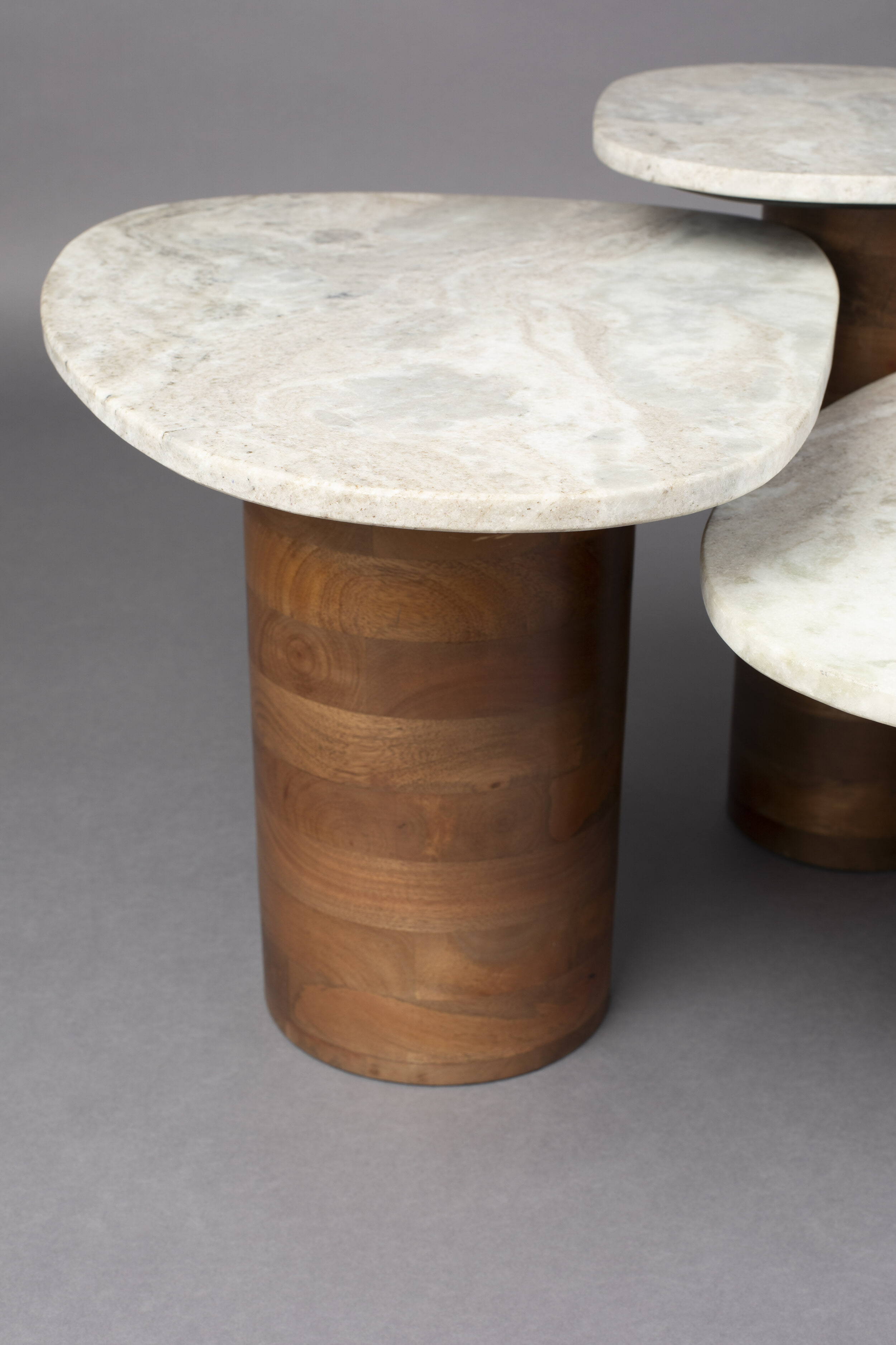 Dutchbone Organische Bijzettafel 'Suki' Marmer en mangohout, Set van 3 stuks