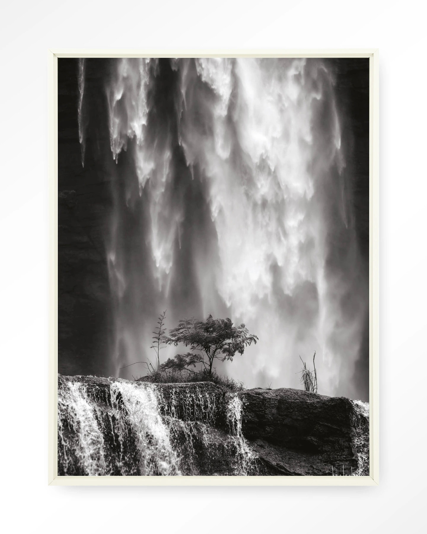 Urban Cotton Wandkleed 'Germinate' 110 x 145cm in Floating Frame - off white