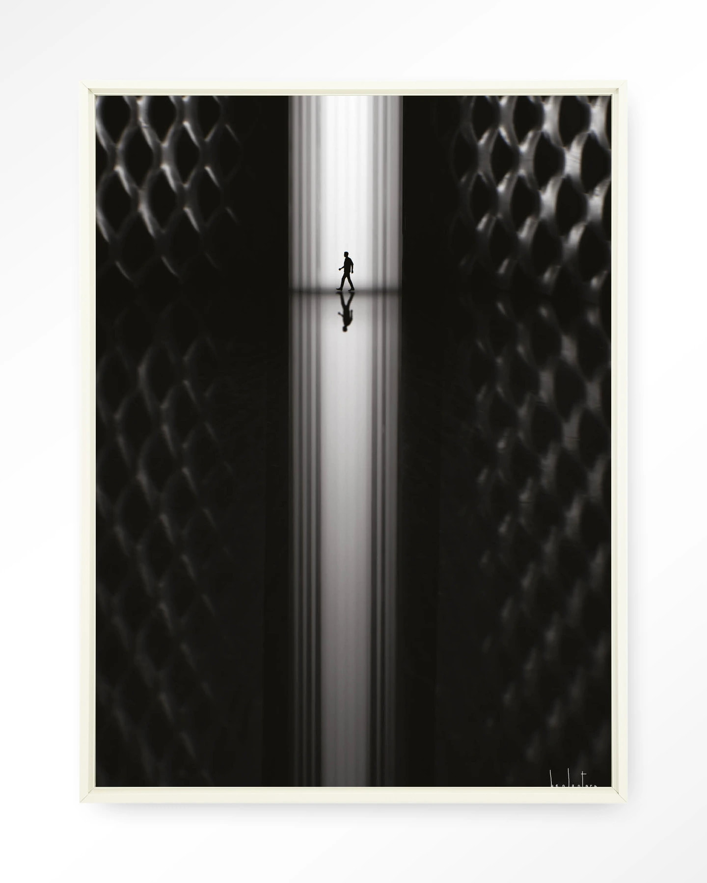 Urban Cotton Wandkleed 'Passing' 80 x 110cm in Floating Frame - off white