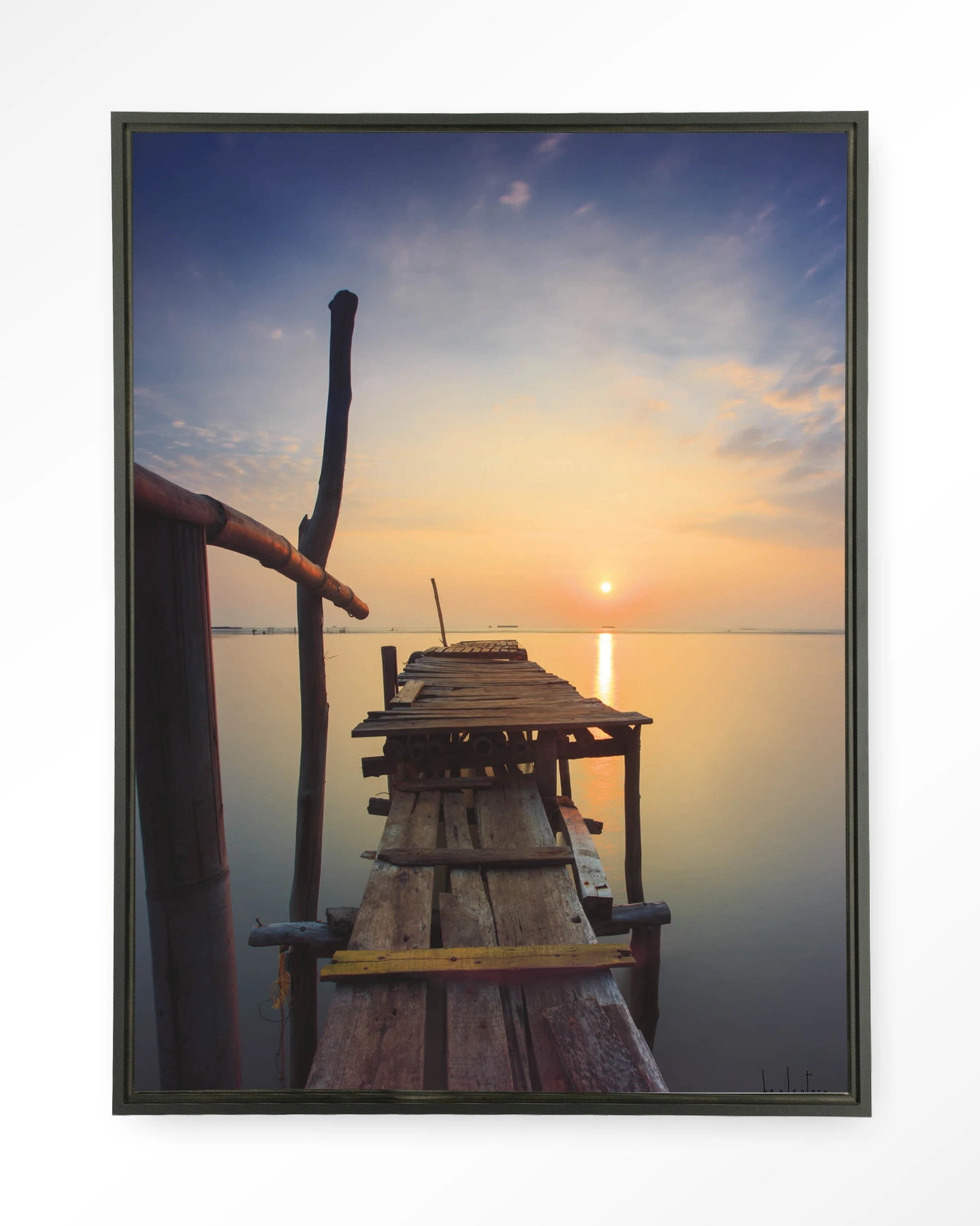 Urban Cotton Wandkleed 'Sun Shy Cirebon' 80 x 110cm in Floating Frame - black