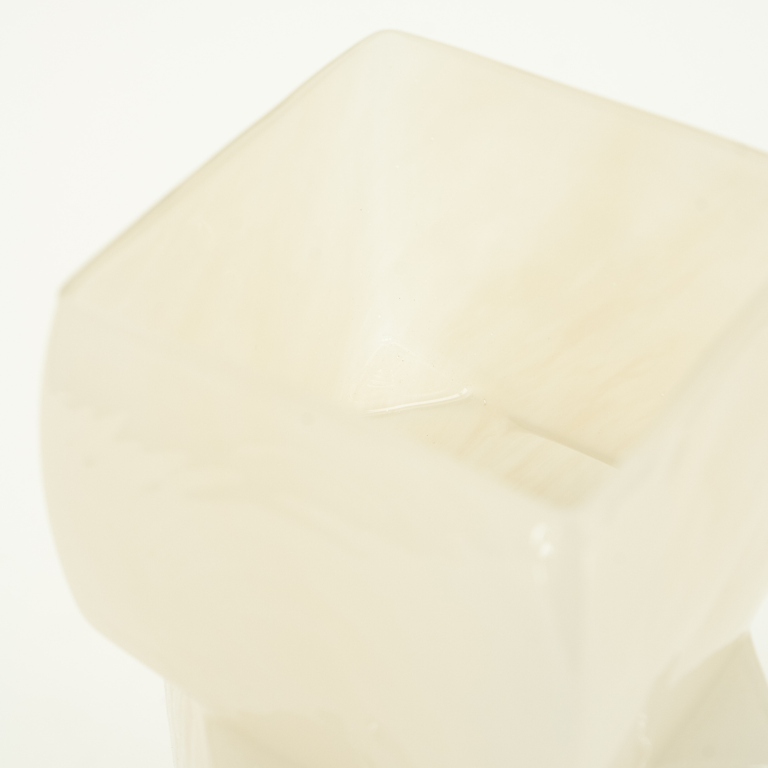 By-Boo Vaas 'Batu' Mondgeblazen glas, kleur Beige