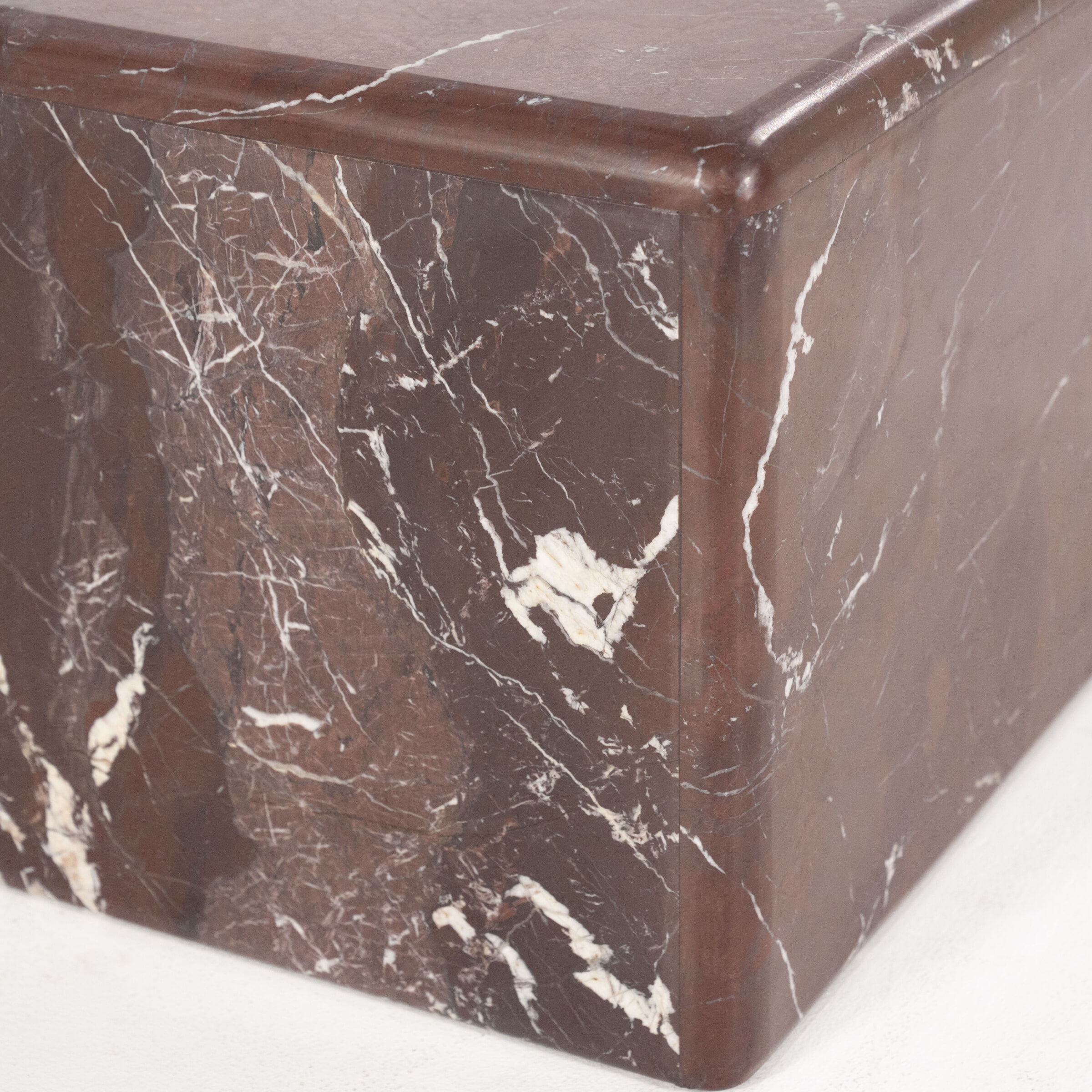 By-Boo Salontafel 'Dice' Marmer, 60 x 60cm, kleur Rood