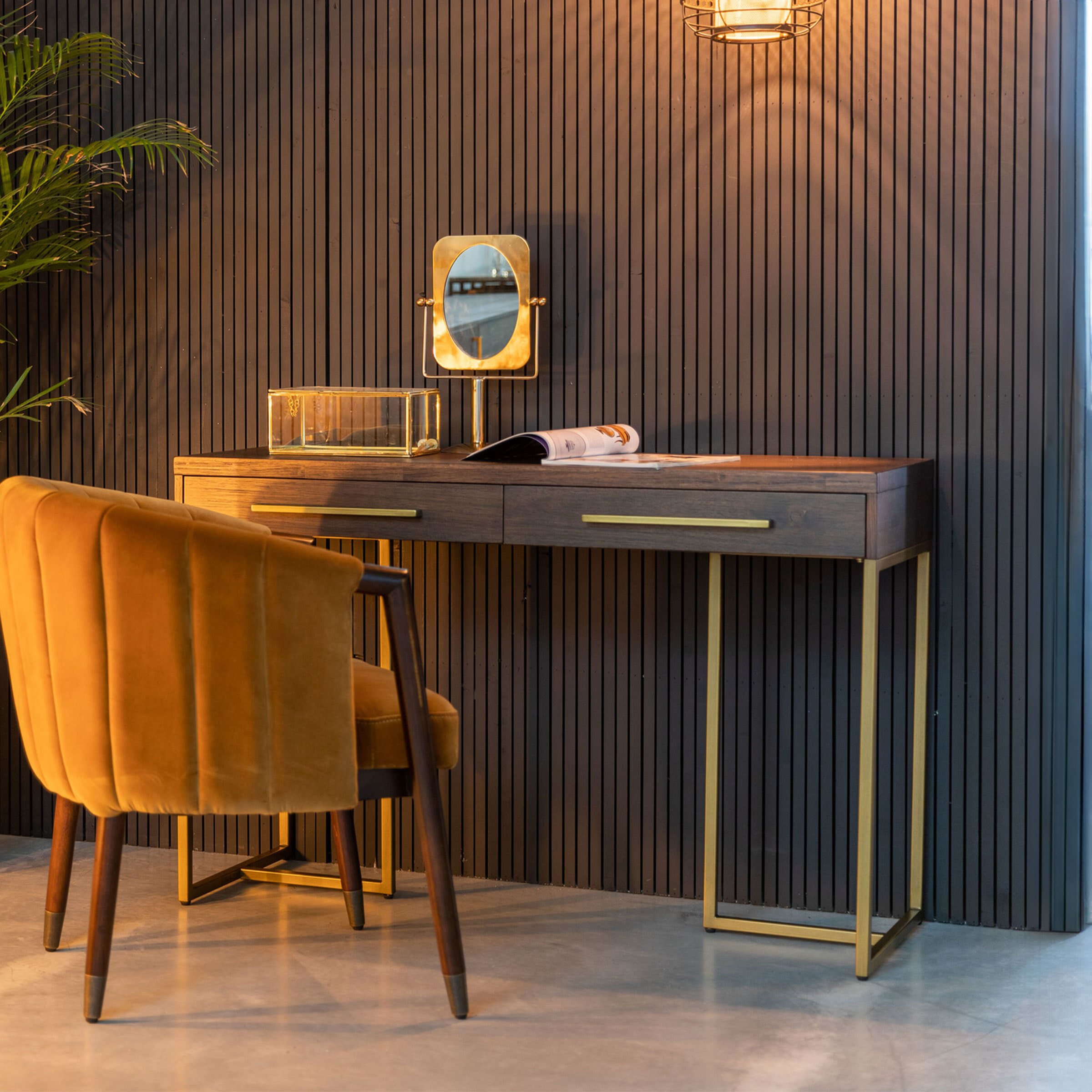 Dutchbone Sidetable 'Class' Antique Brass, 120cm, kleur Bruin