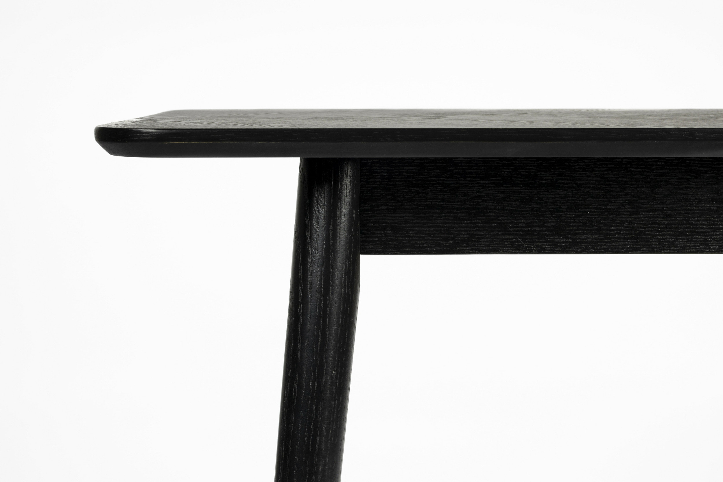 ZILT Sidetable 'Hany' Essenhout Visgraat, 120cm, kleur Zwart