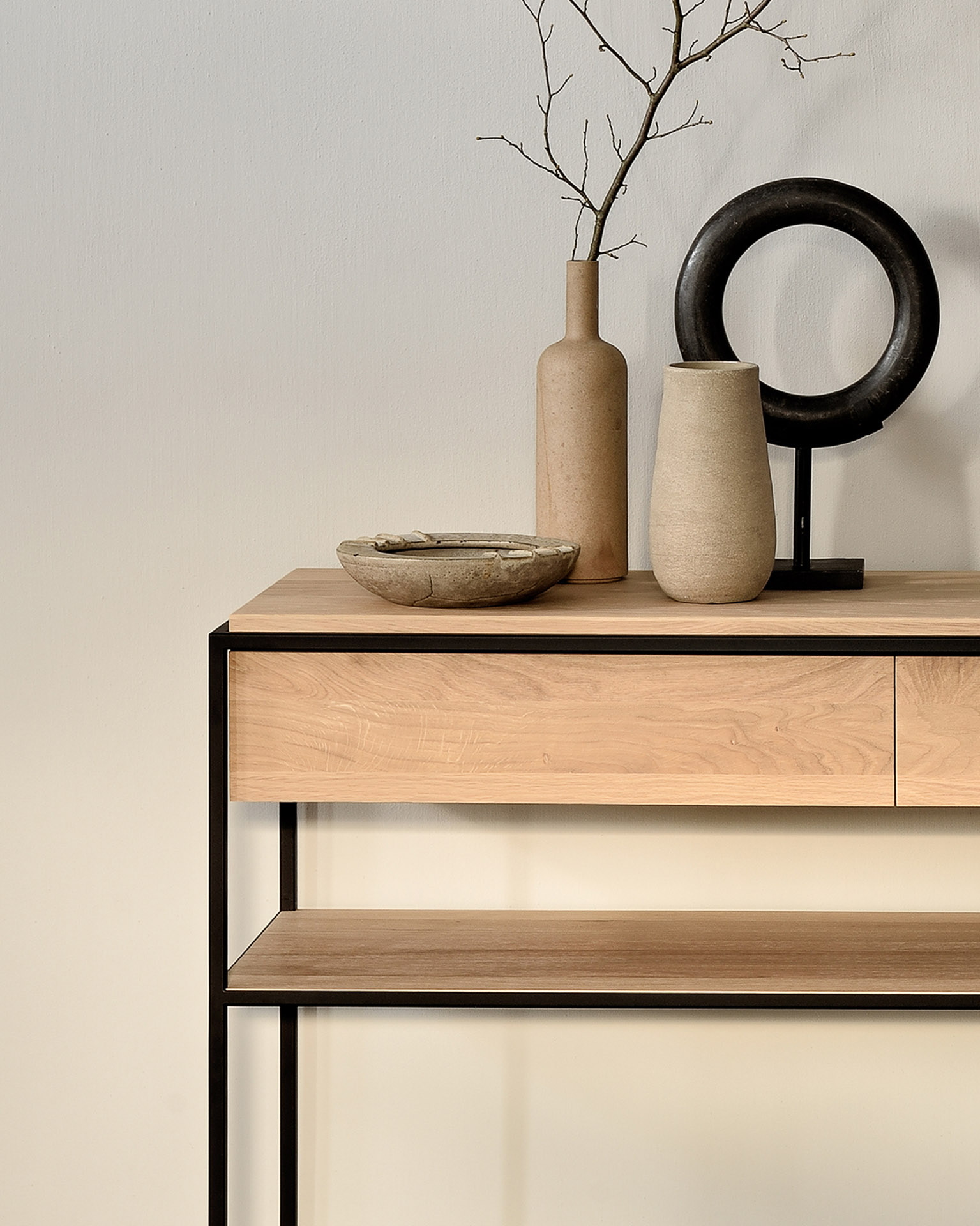 Ethnicraft Sidetable 'Monolit' Geolied Eikenhout, 122cm, kleur Naturel