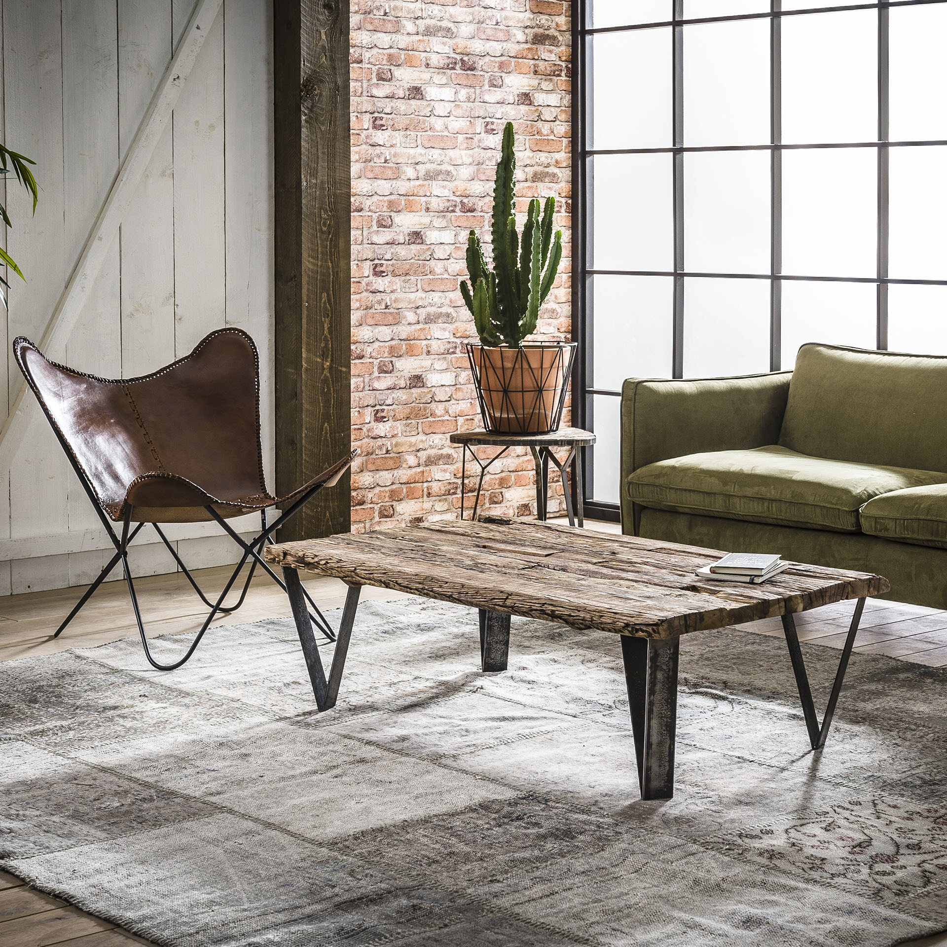 Industriële Salontafel 'Paddy' 135 x 75cm Industriële Salontafel 'Paddy' 135 x 75cm